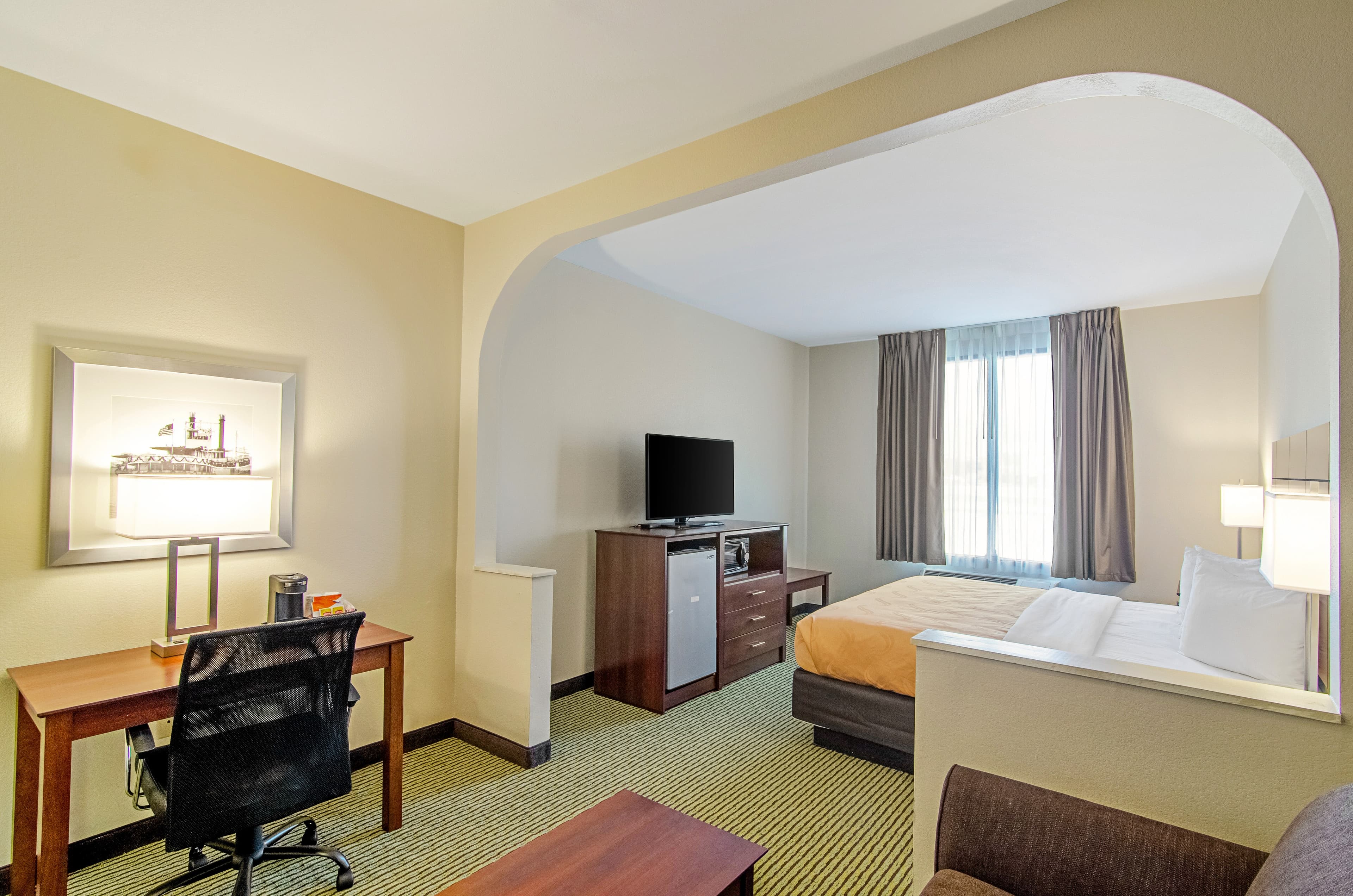 Quality Inn & Suites Near Tanger Outlet Mall — 11