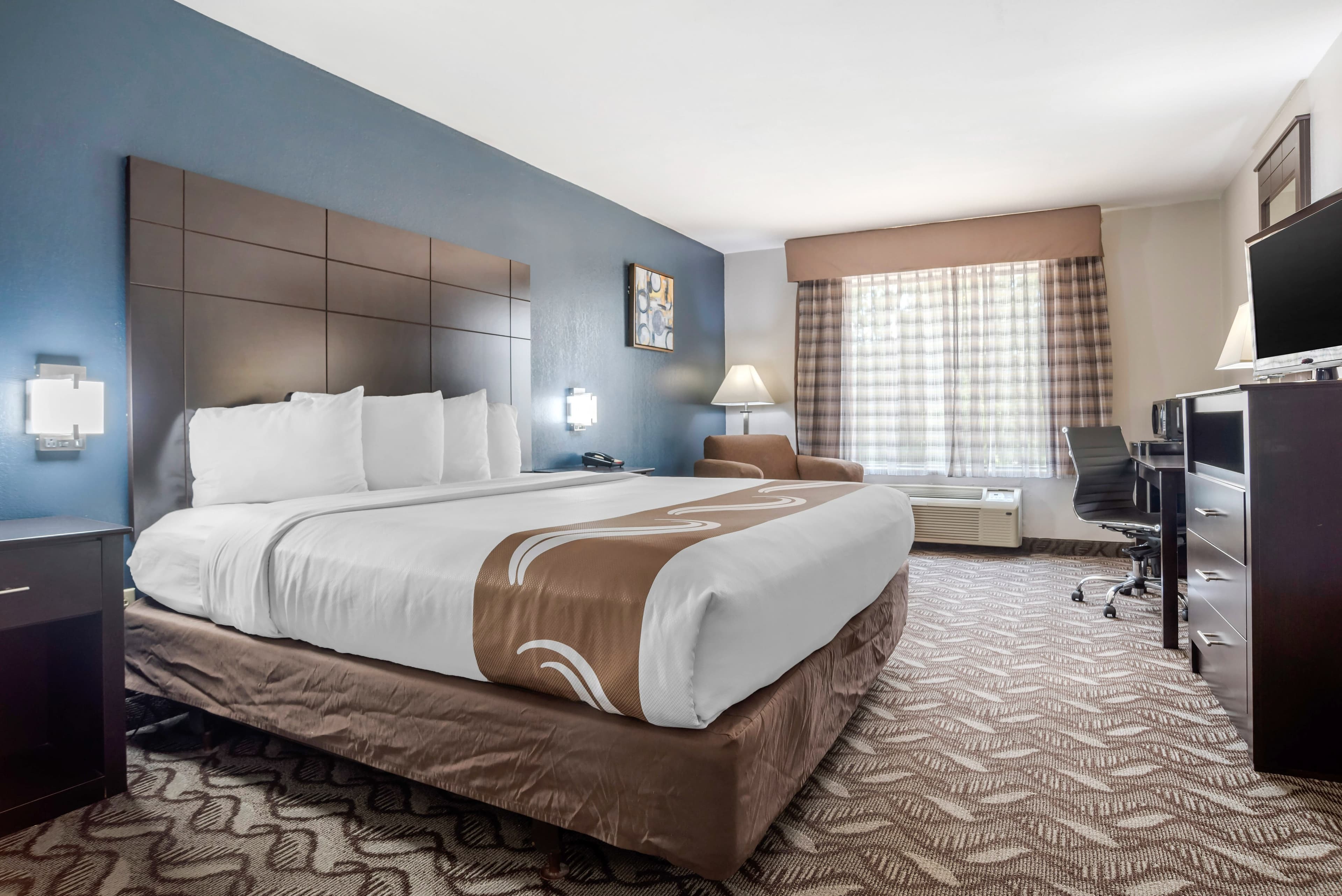 Quality Suites Baton Rouge East - Denham Springs - Image 2