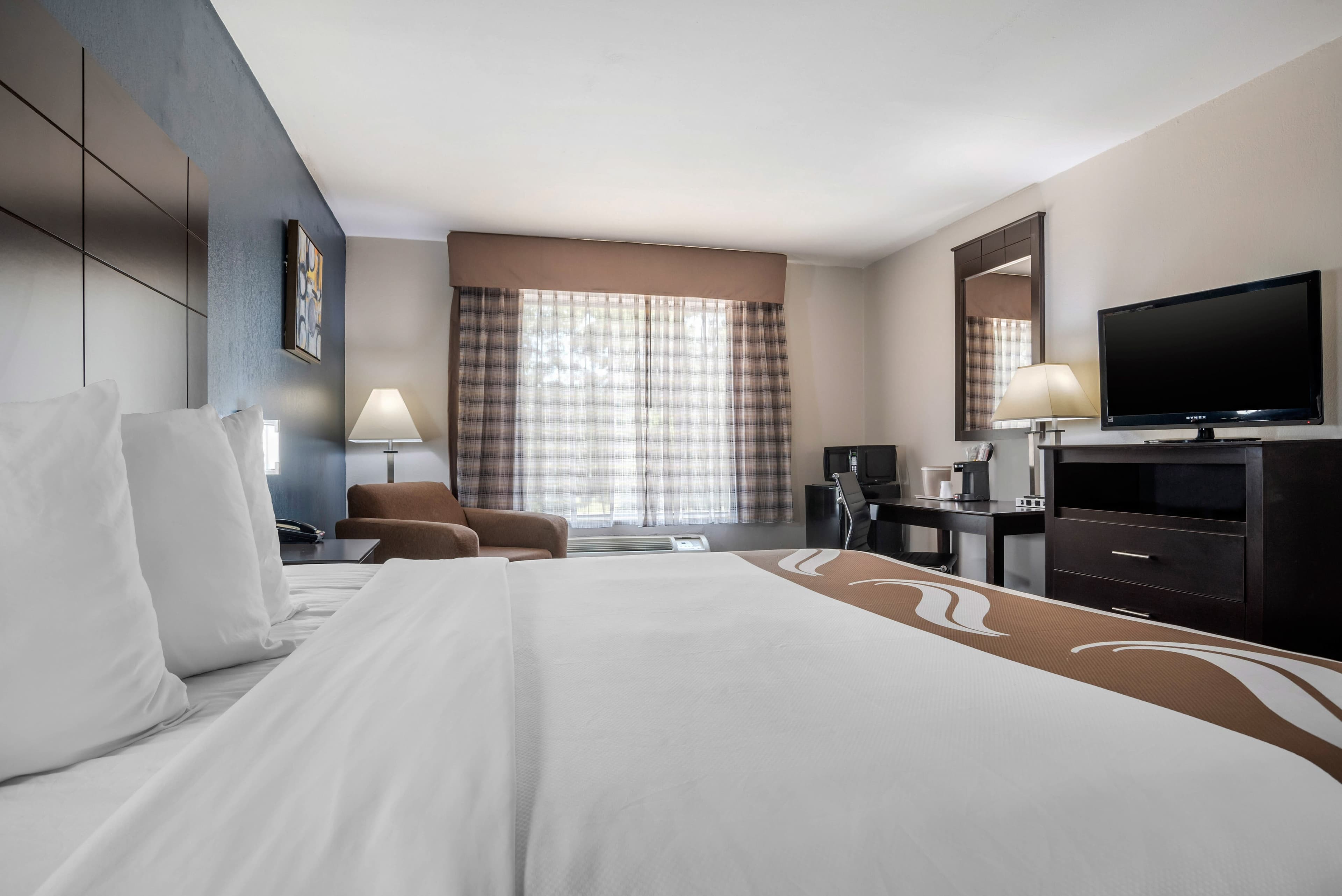 Quality Suites Baton Rouge East - Denham Springs - Image 3