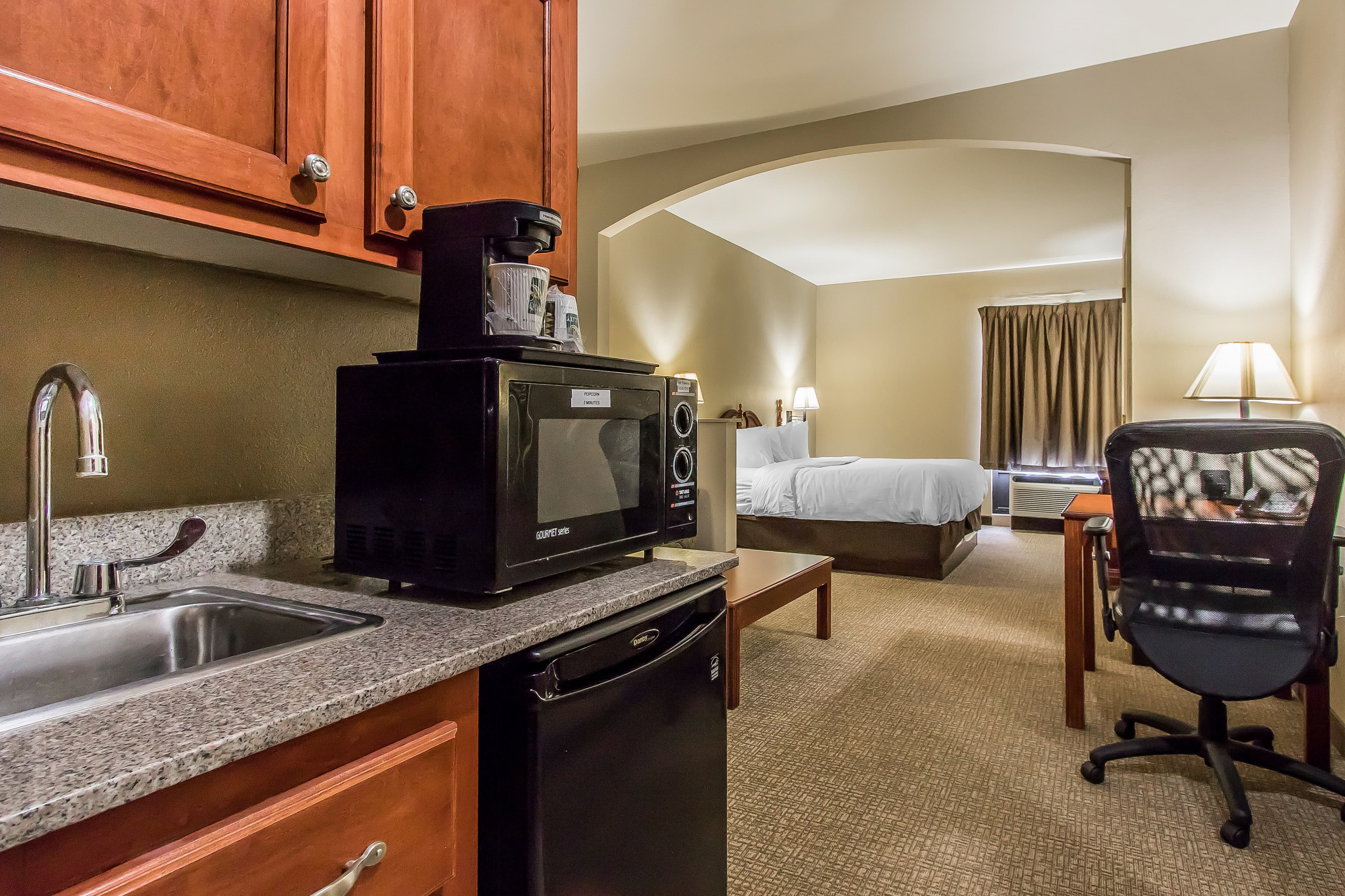 Quality Suites New Iberia - Image 4
