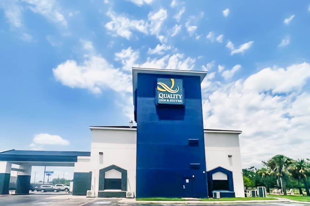 Quality Inn & Suites Lake Charles South - Image 1