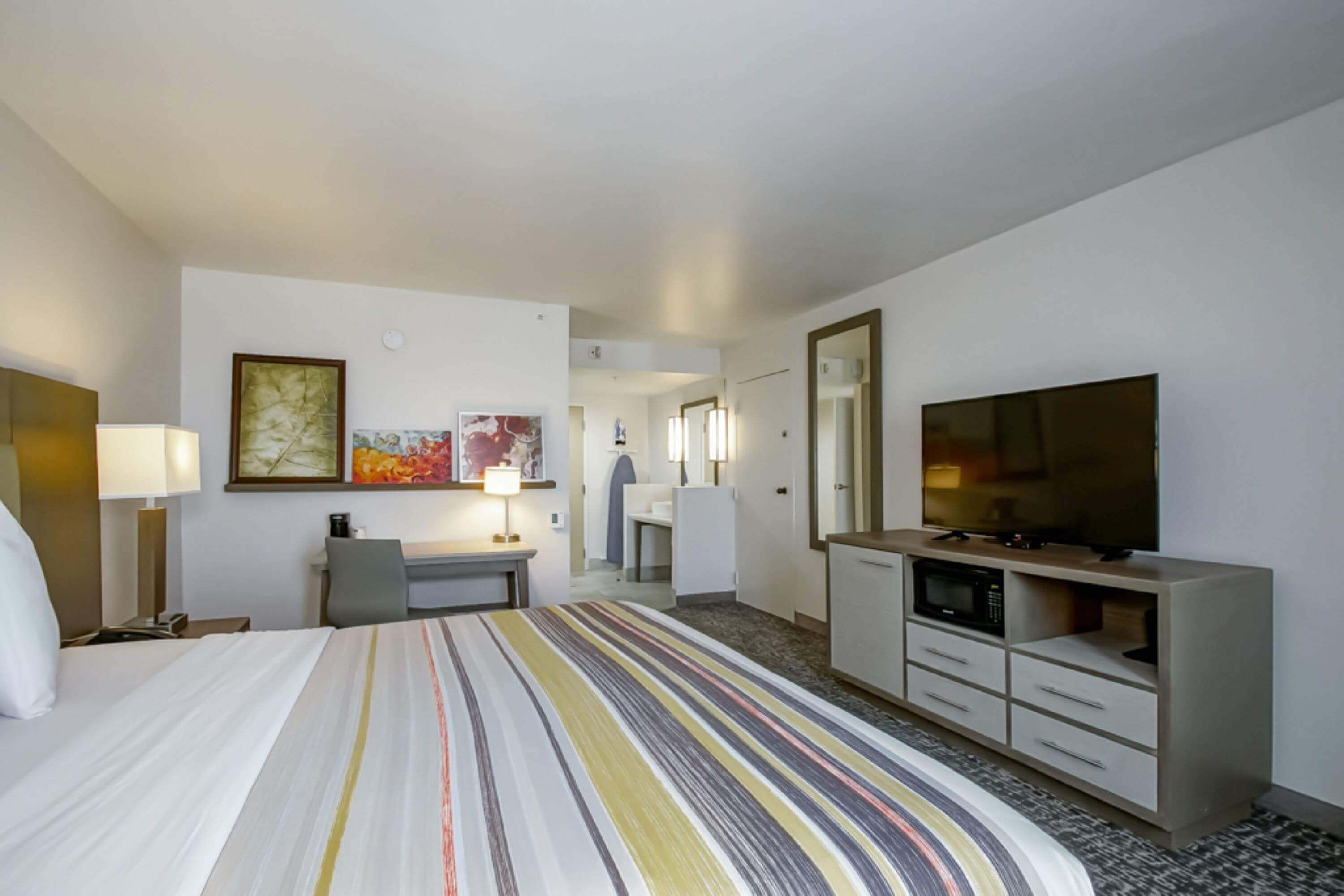 Country Inn & Suites by Radisson, New Orleans I-10 East, LA - Image 3