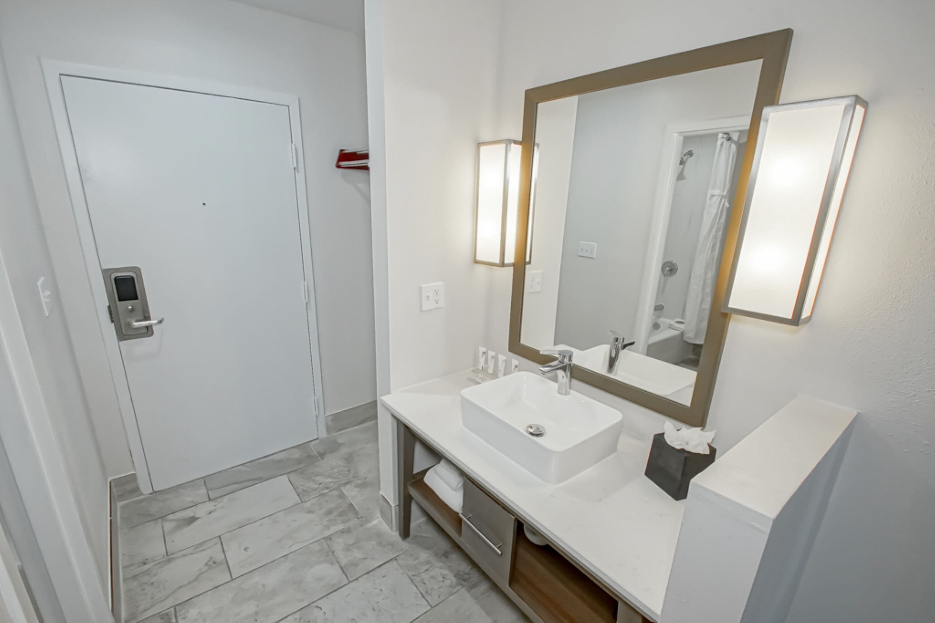 Country Inn & Suites by Radisson, New Orleans I-10 East, LA - Image 5