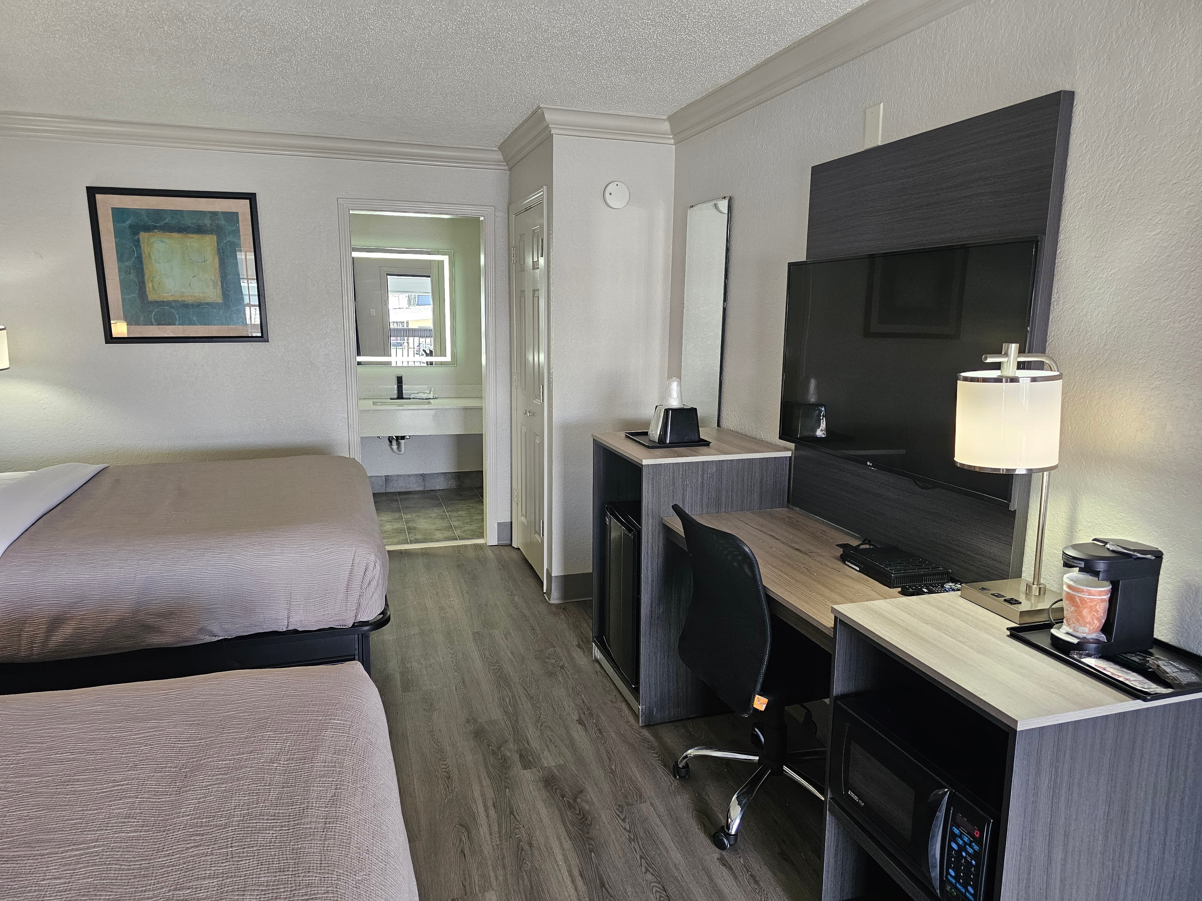 Quality Inn & Suites - Image 4