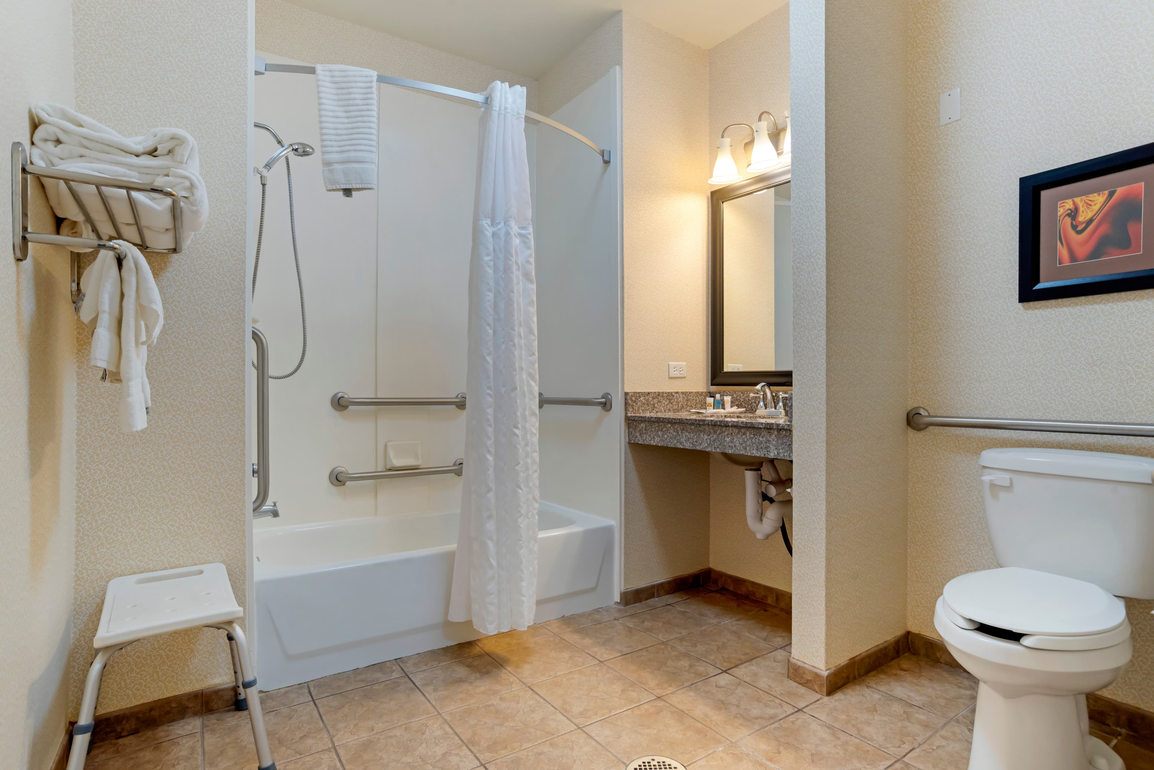 Comfort Suites Alexandria North - Image 2