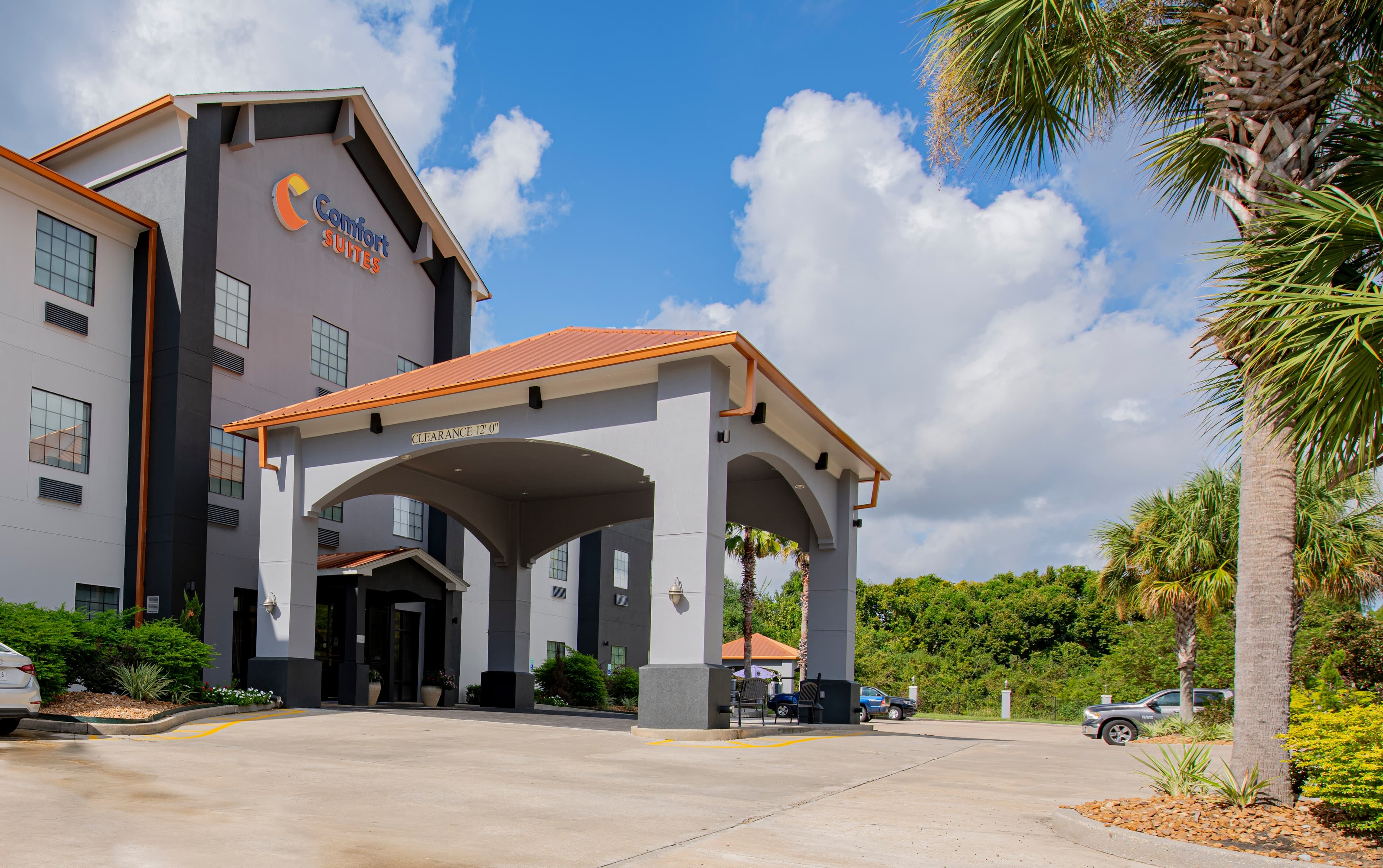 Comfort Suites Oil Center - Image 1