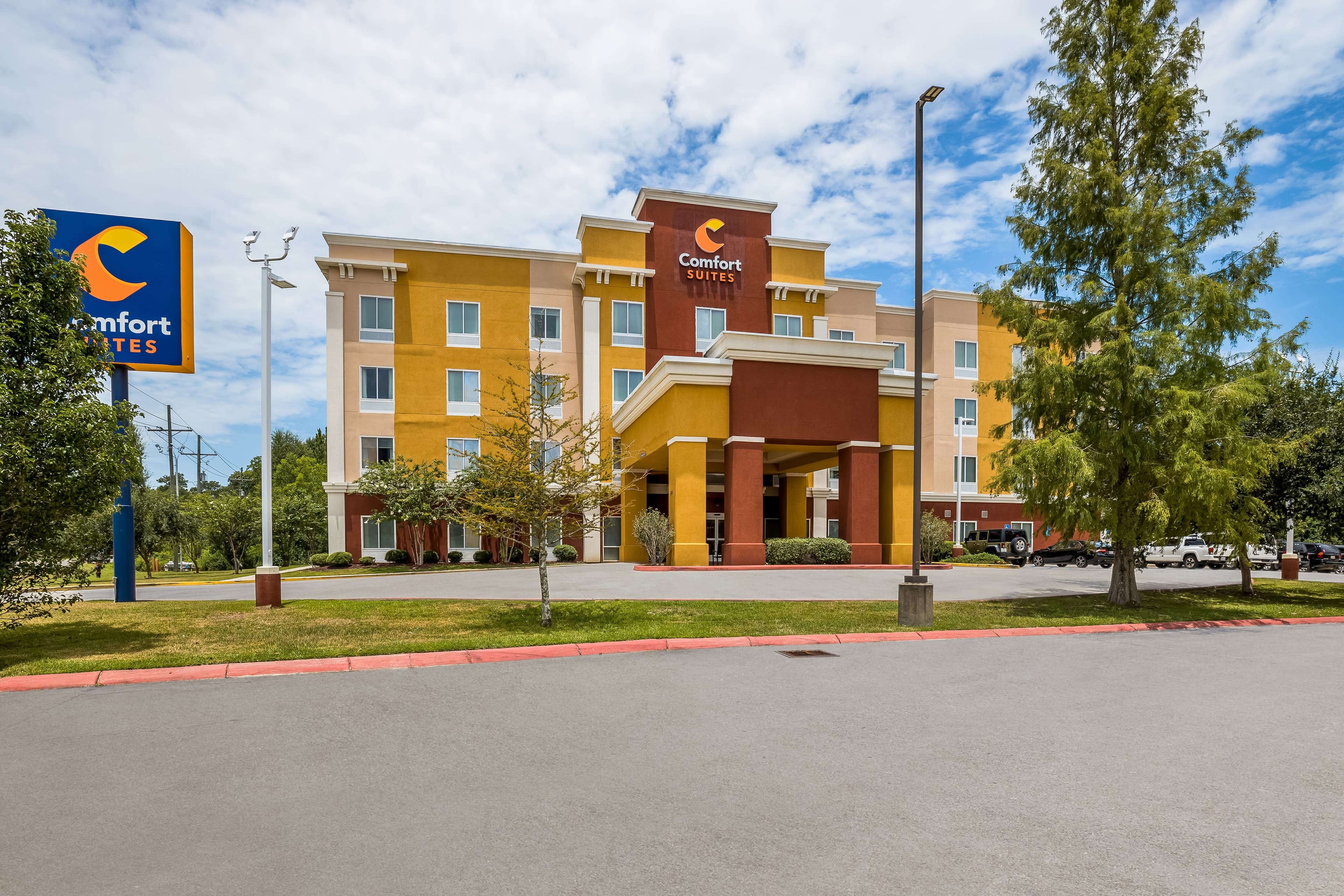 Comfort Suites Denham Springs - Image 1