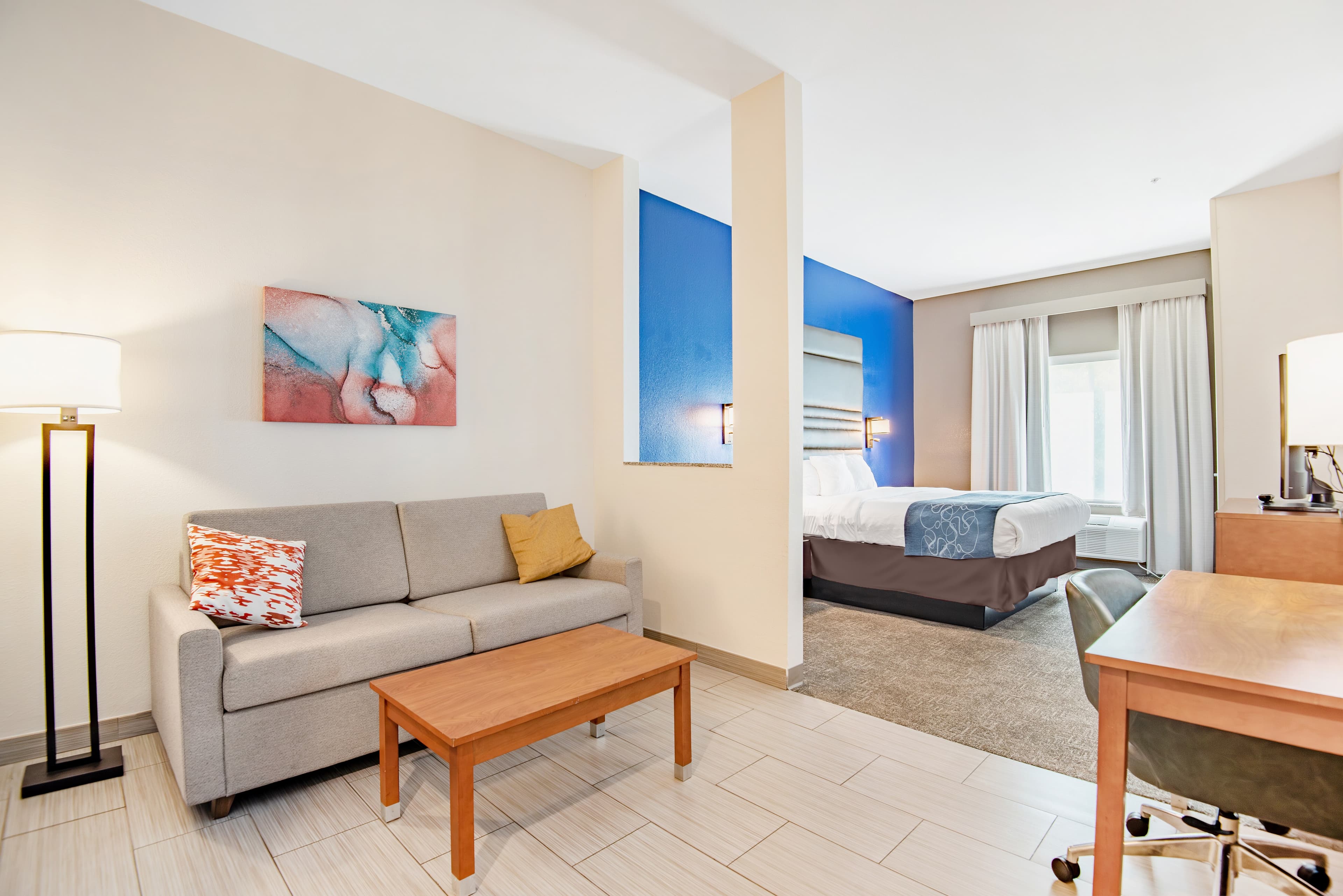 Comfort Suites Denham Springs - Image 2