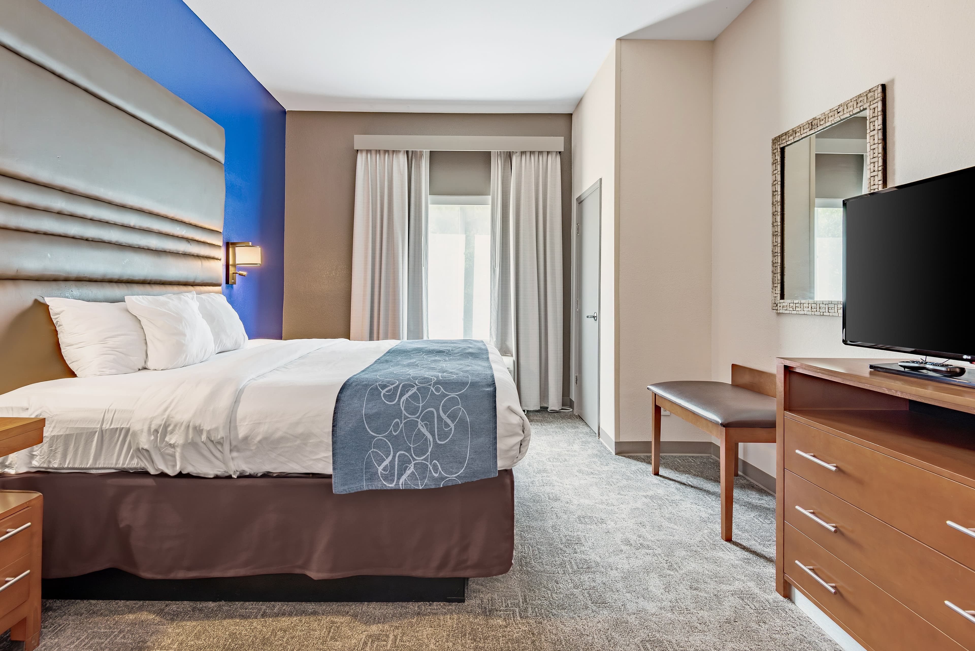 Comfort Suites Denham Springs - Image 4