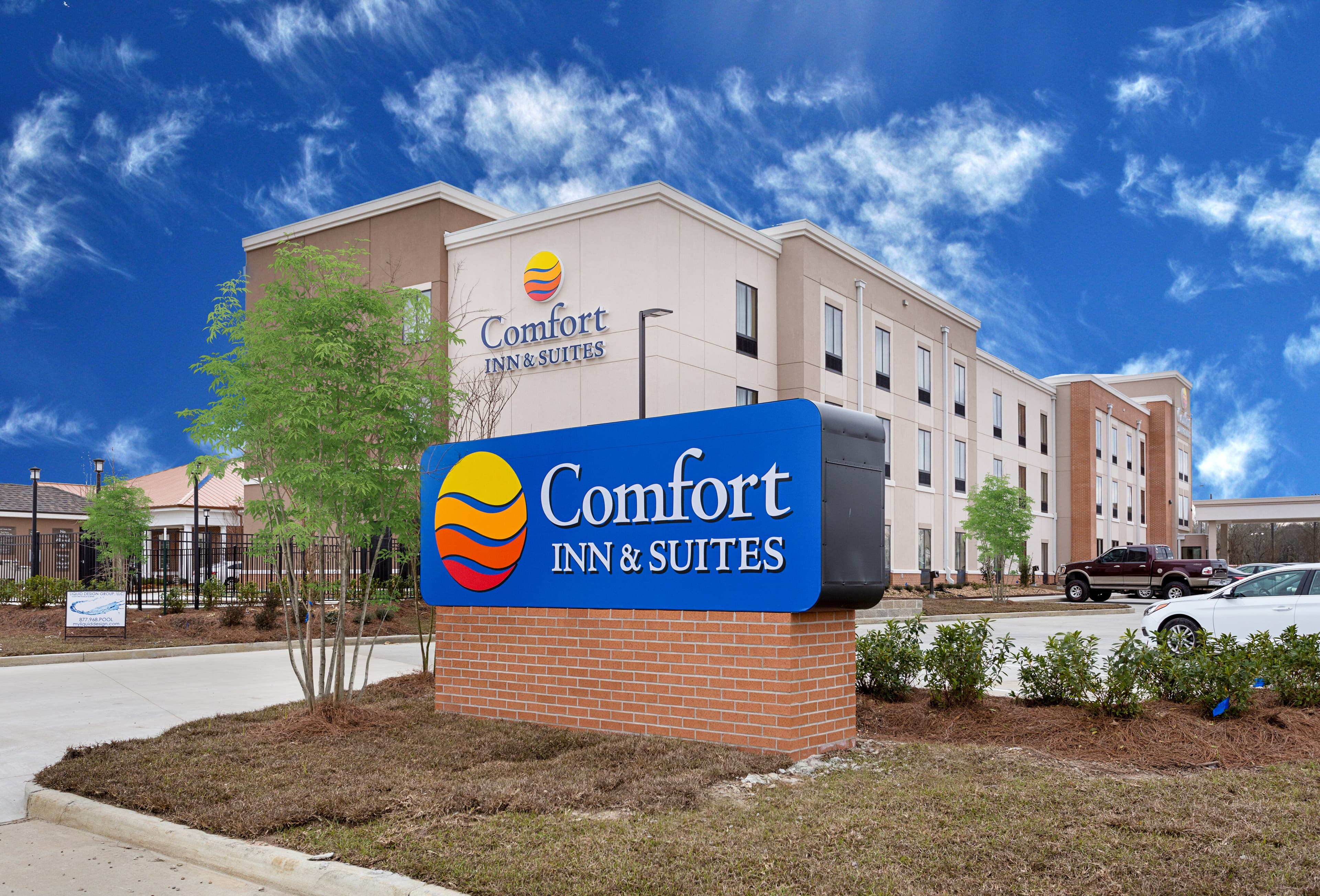 Comfort Inn & Suites Zachary - Image 1