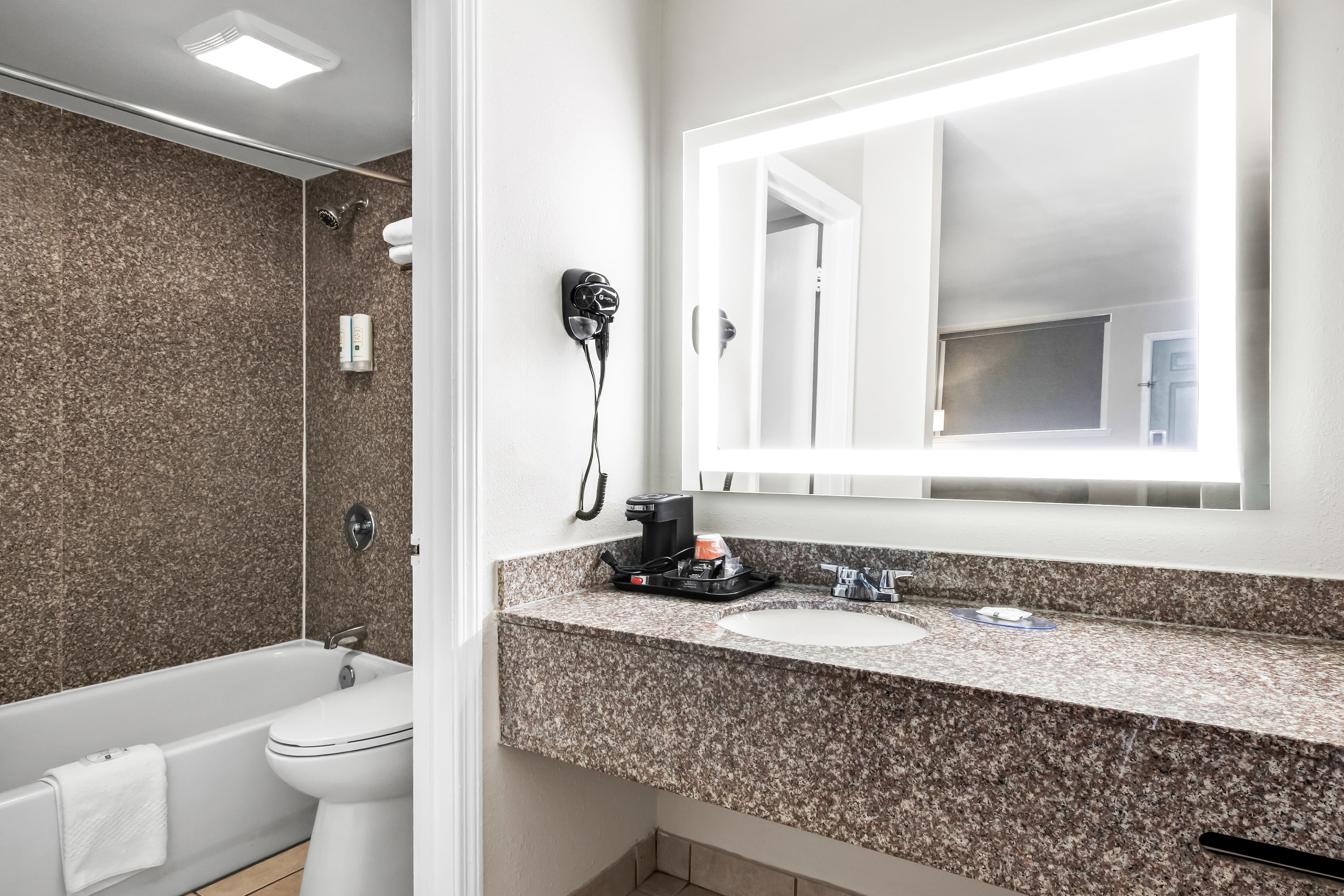 Quality Inn Harvey - New Orleans — 6