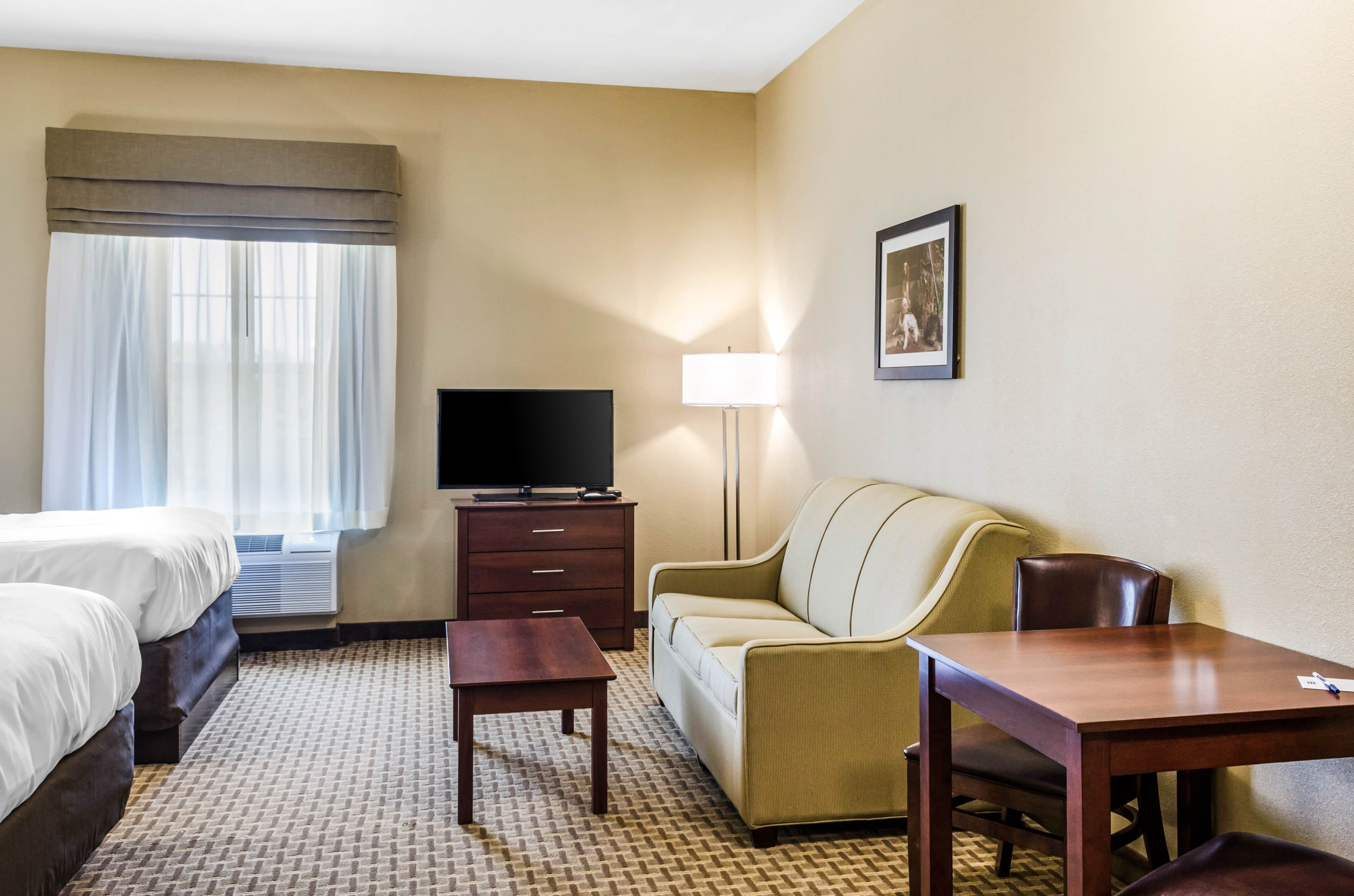 MainStay Suites Hackberry Sportsman's Lodge — 8