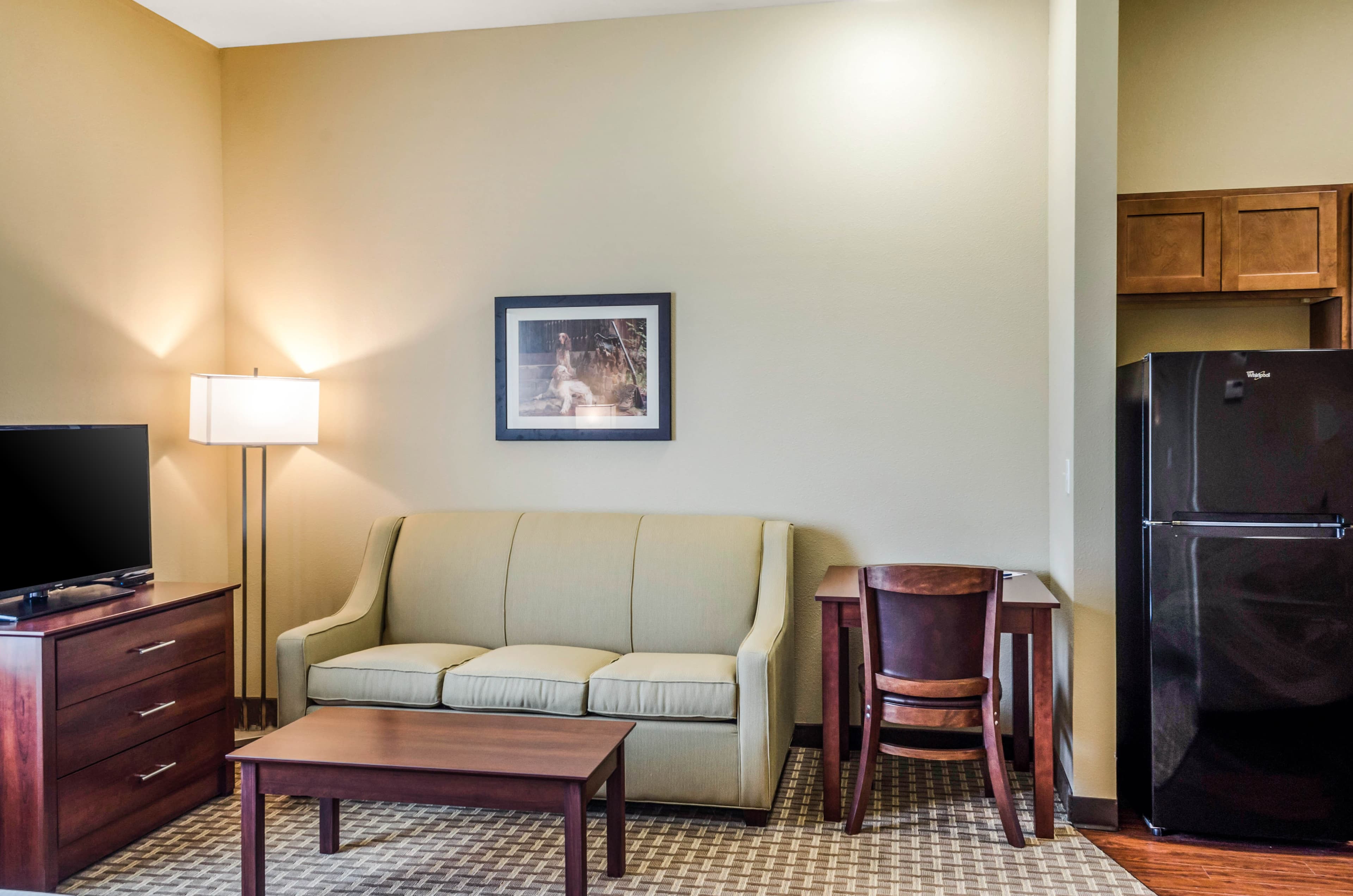 MainStay Suites Hackberry Sportsman's Lodge - Image 5