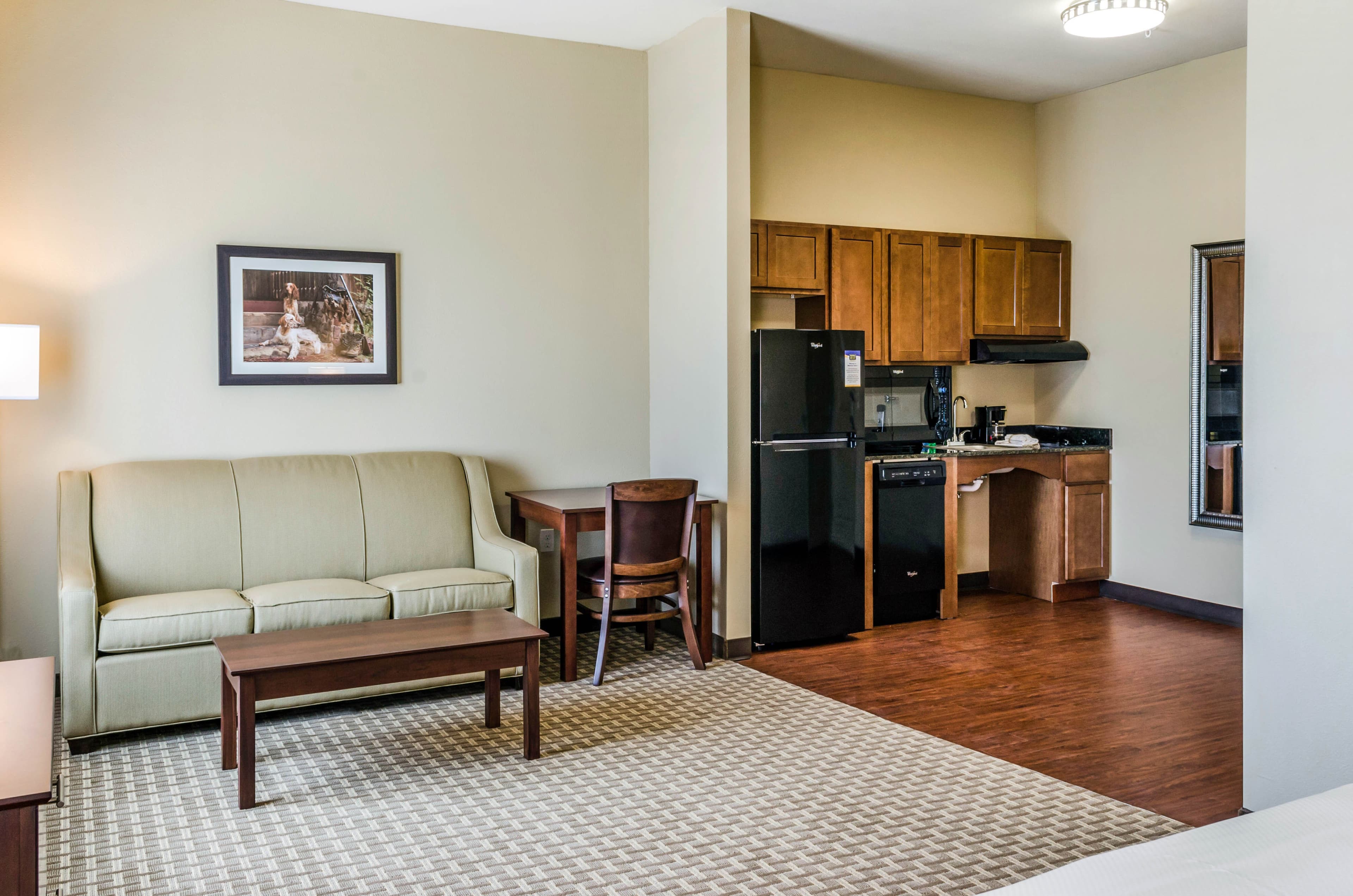 MainStay Suites Hackberry Sportsman's Lodge — 21