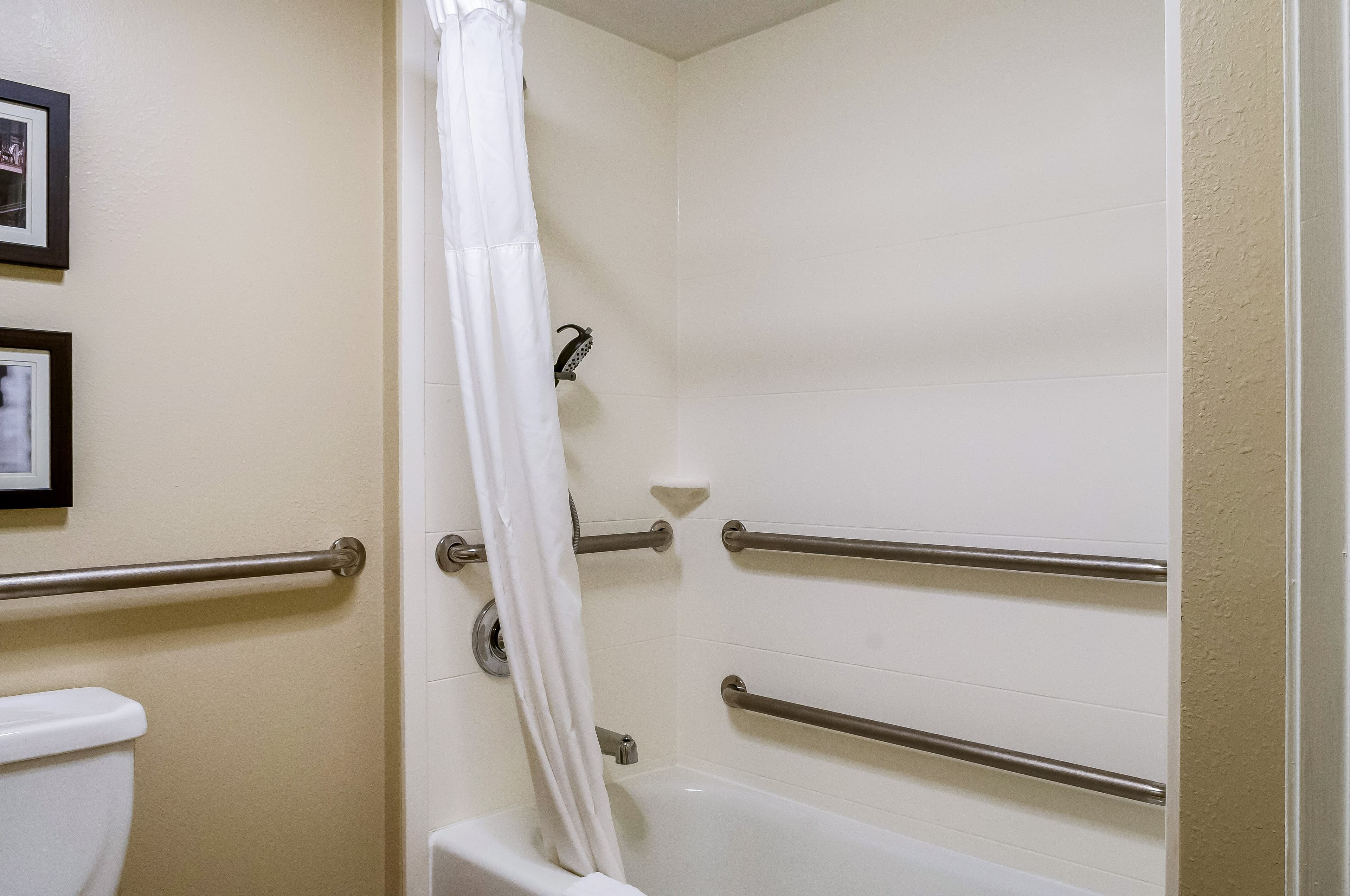 Comfort Inn & Suites At Copeland Tower - Image 4