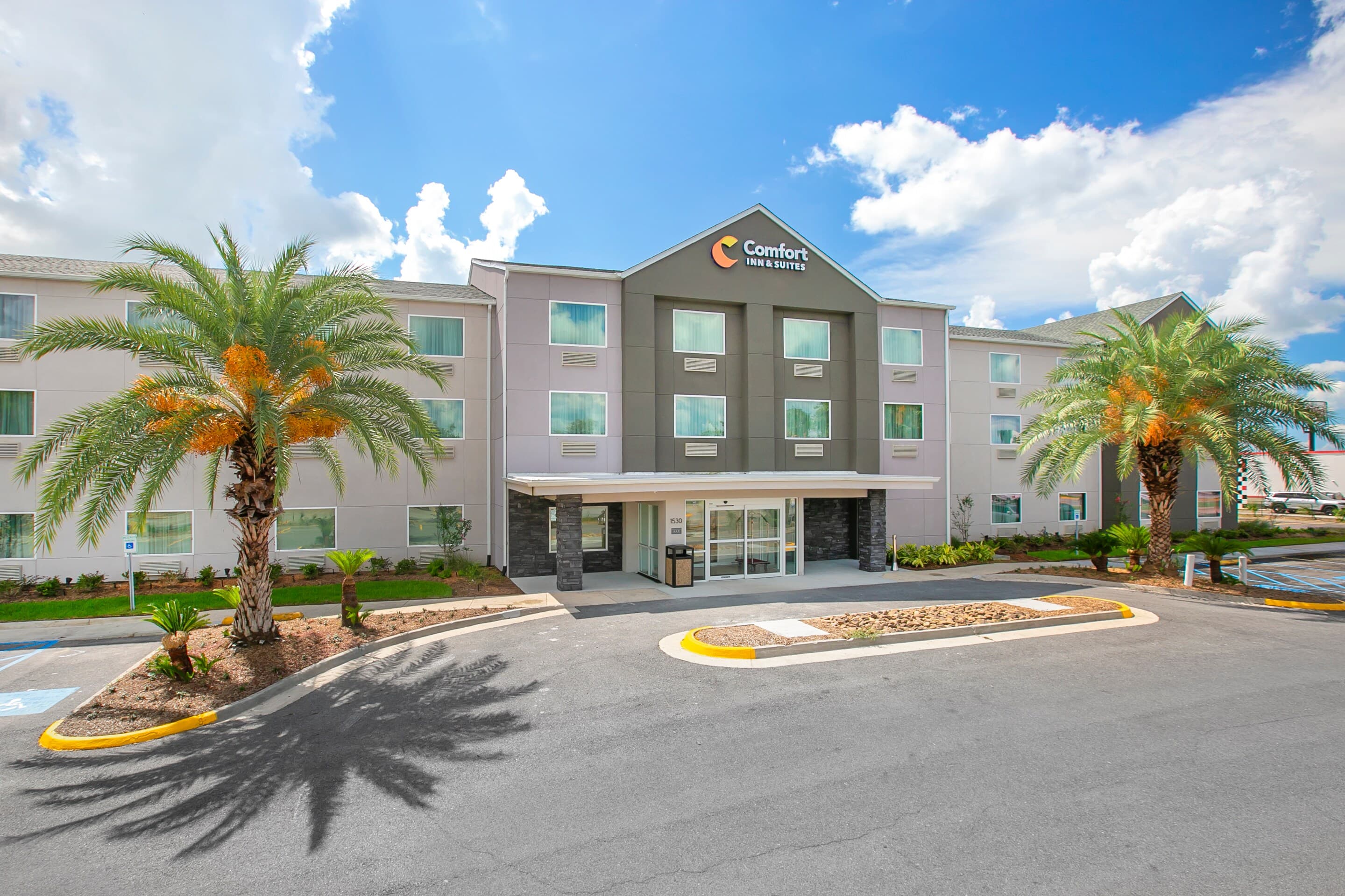 Comfort Inn & Suites Houma - Image 1