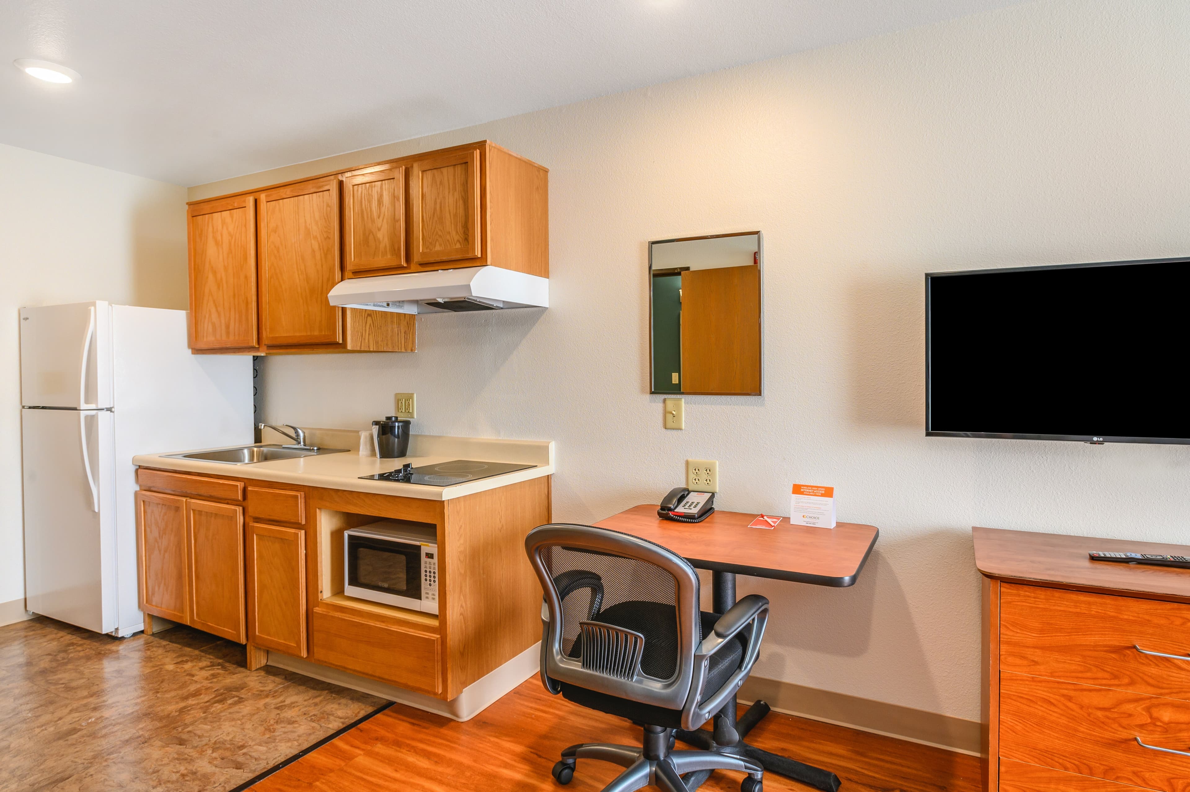 Econo Lodge Hammond — 11