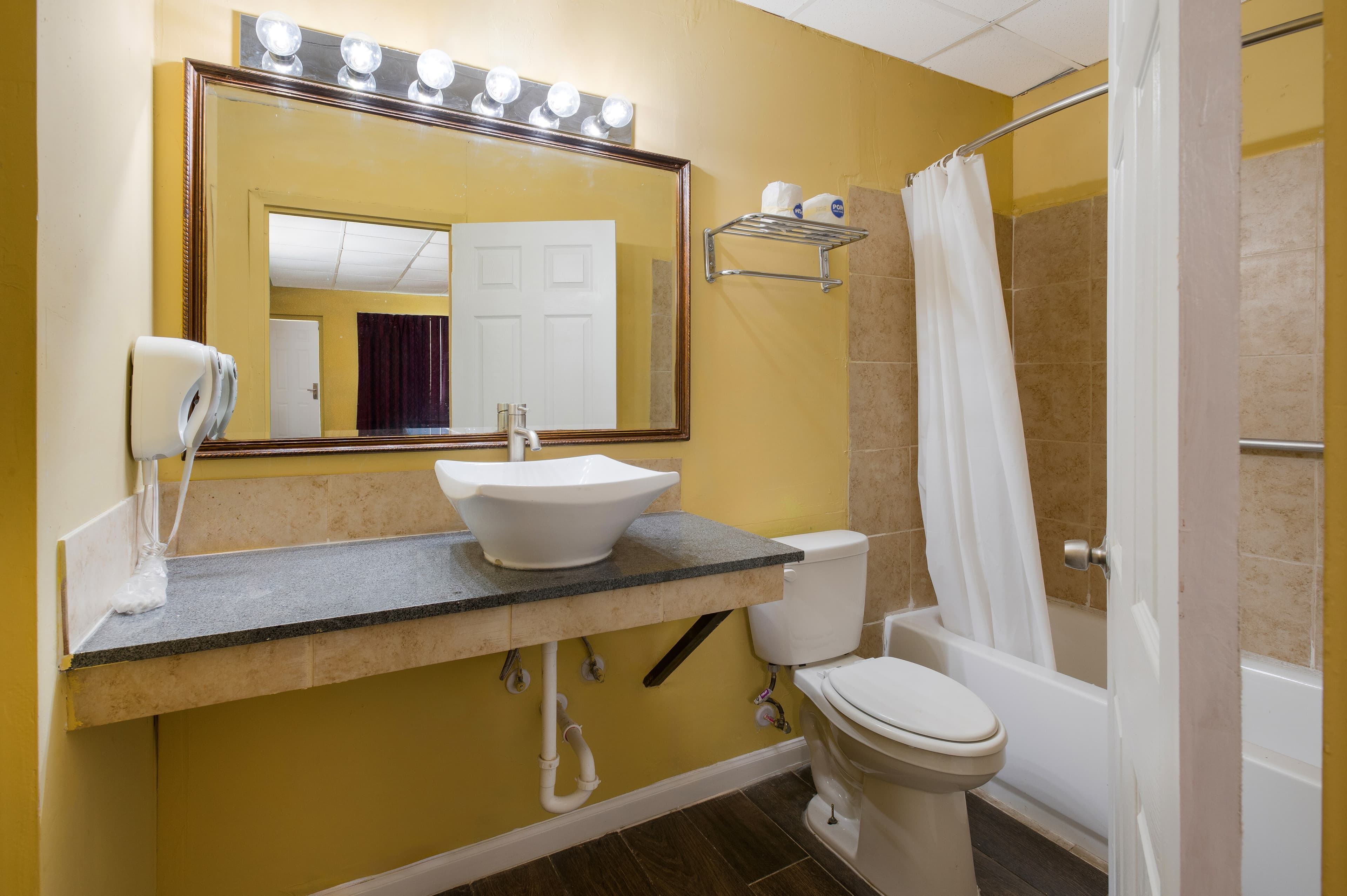 Econo Lodge Gretna - New Orleans — 16