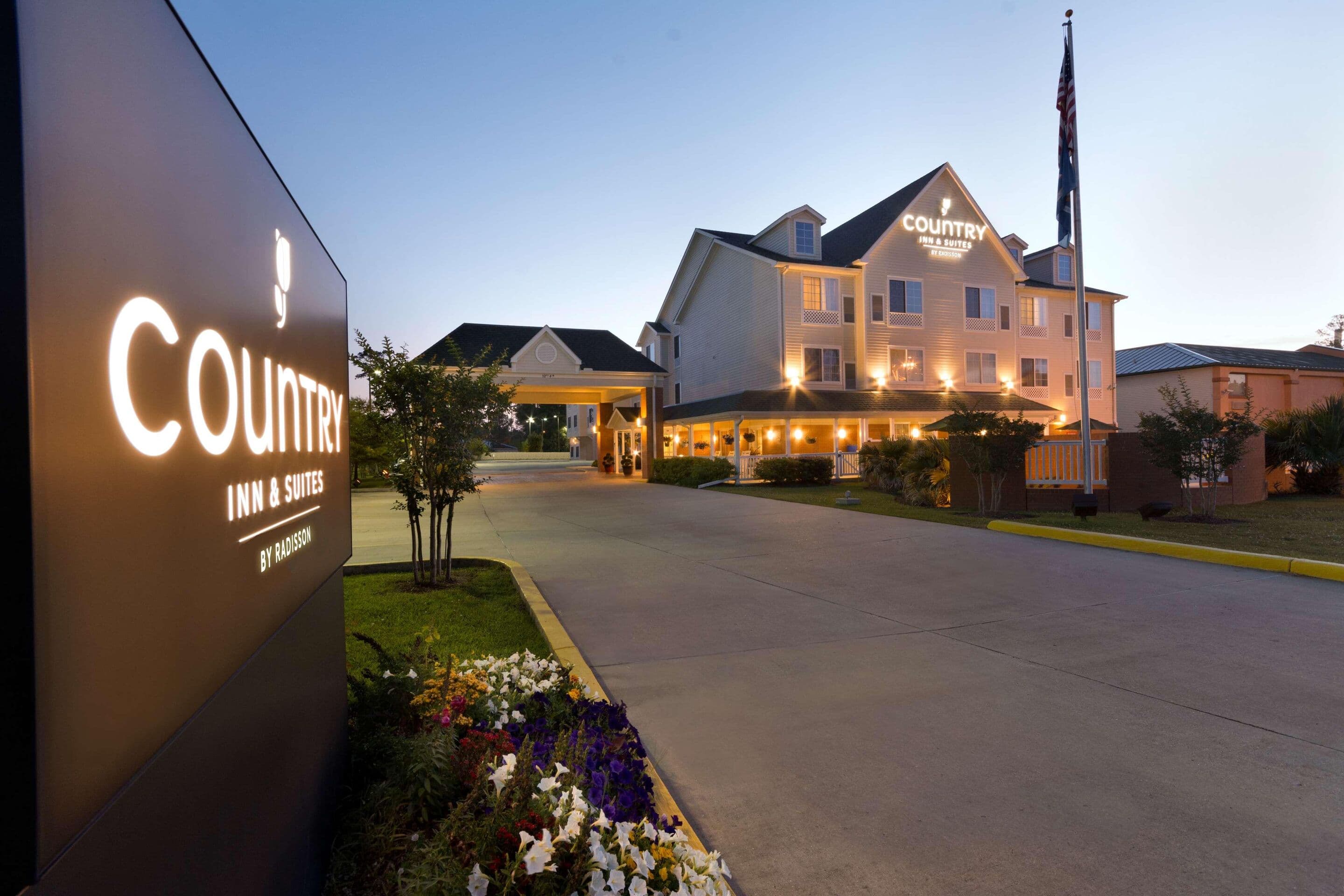 Country Inn & Suites by Radisson, Covington, LA - Image 1