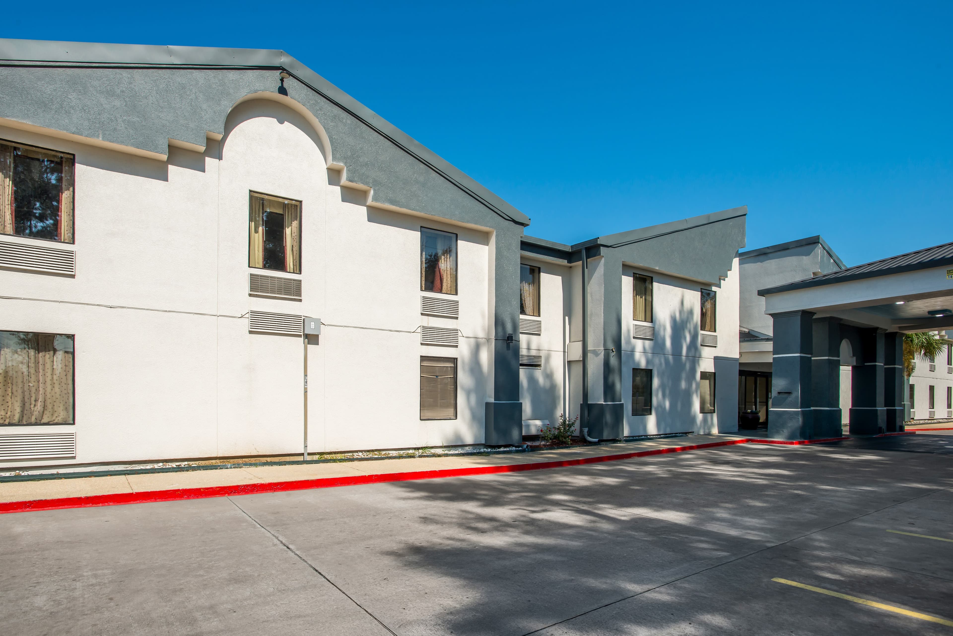 Quality Inn & Suites Lafayette - Image 1