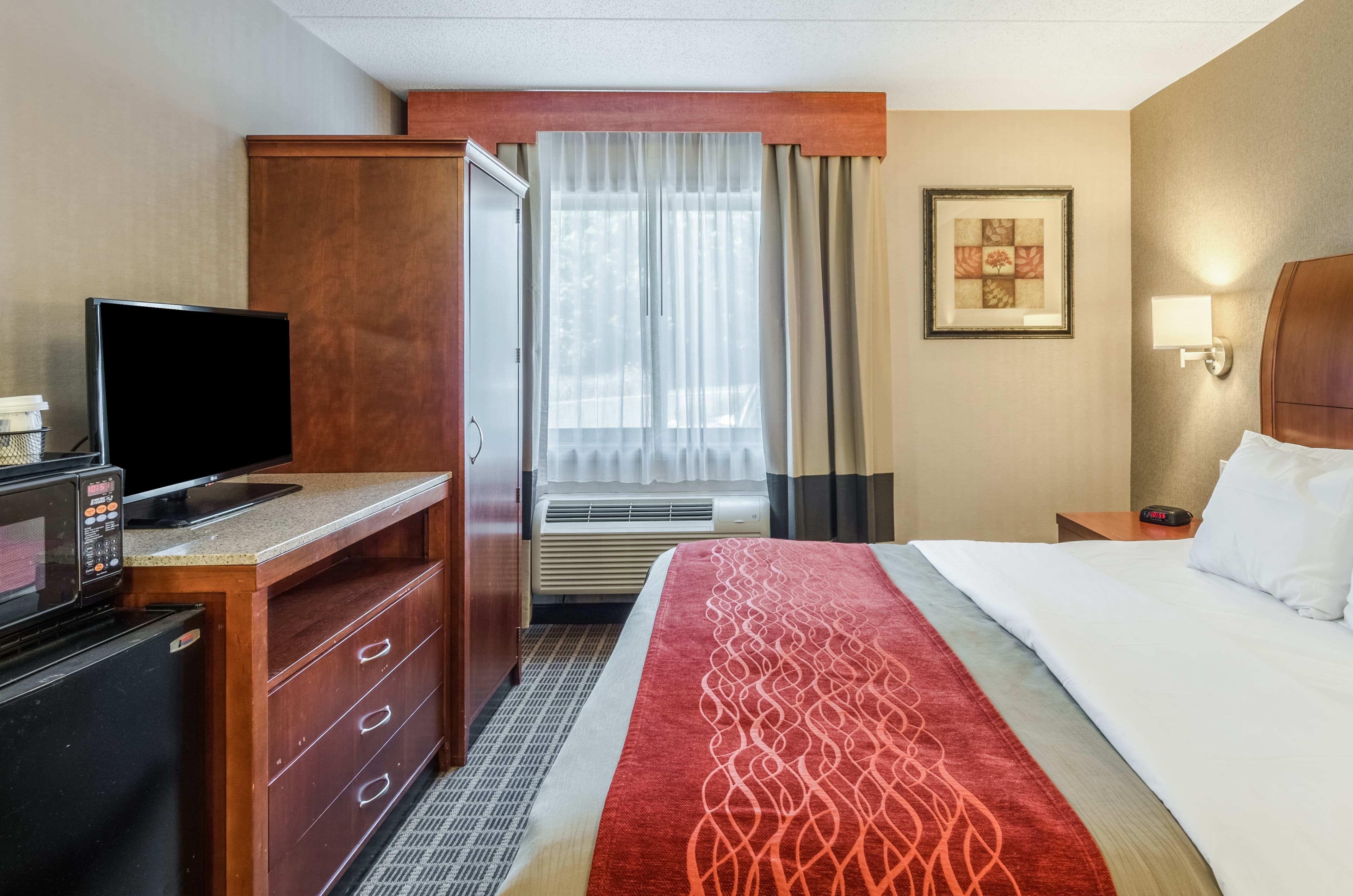Comfort Inn & Suites West Springfield - Image 3