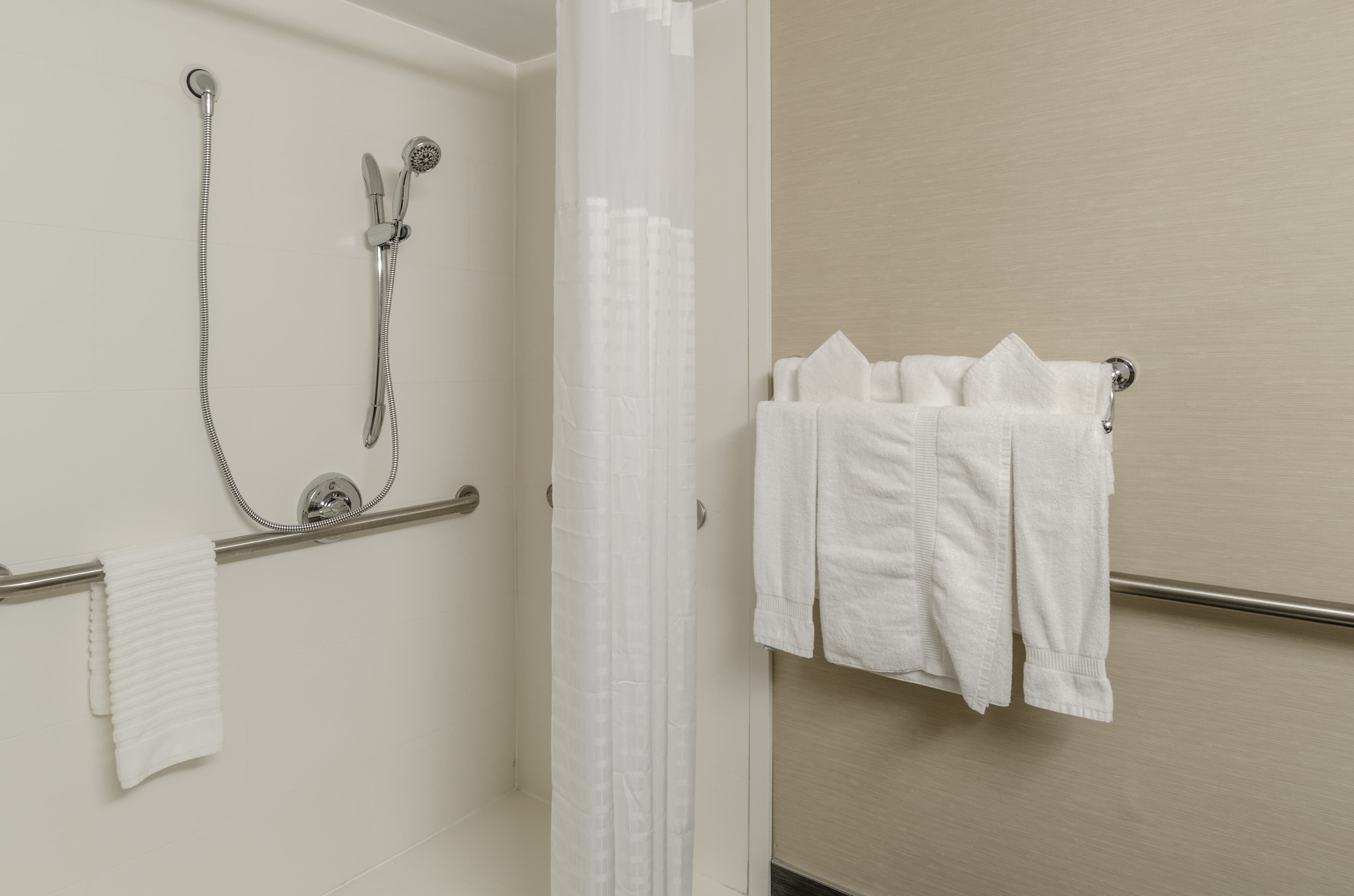 Comfort Inn & Suites West Springfield - Image 5