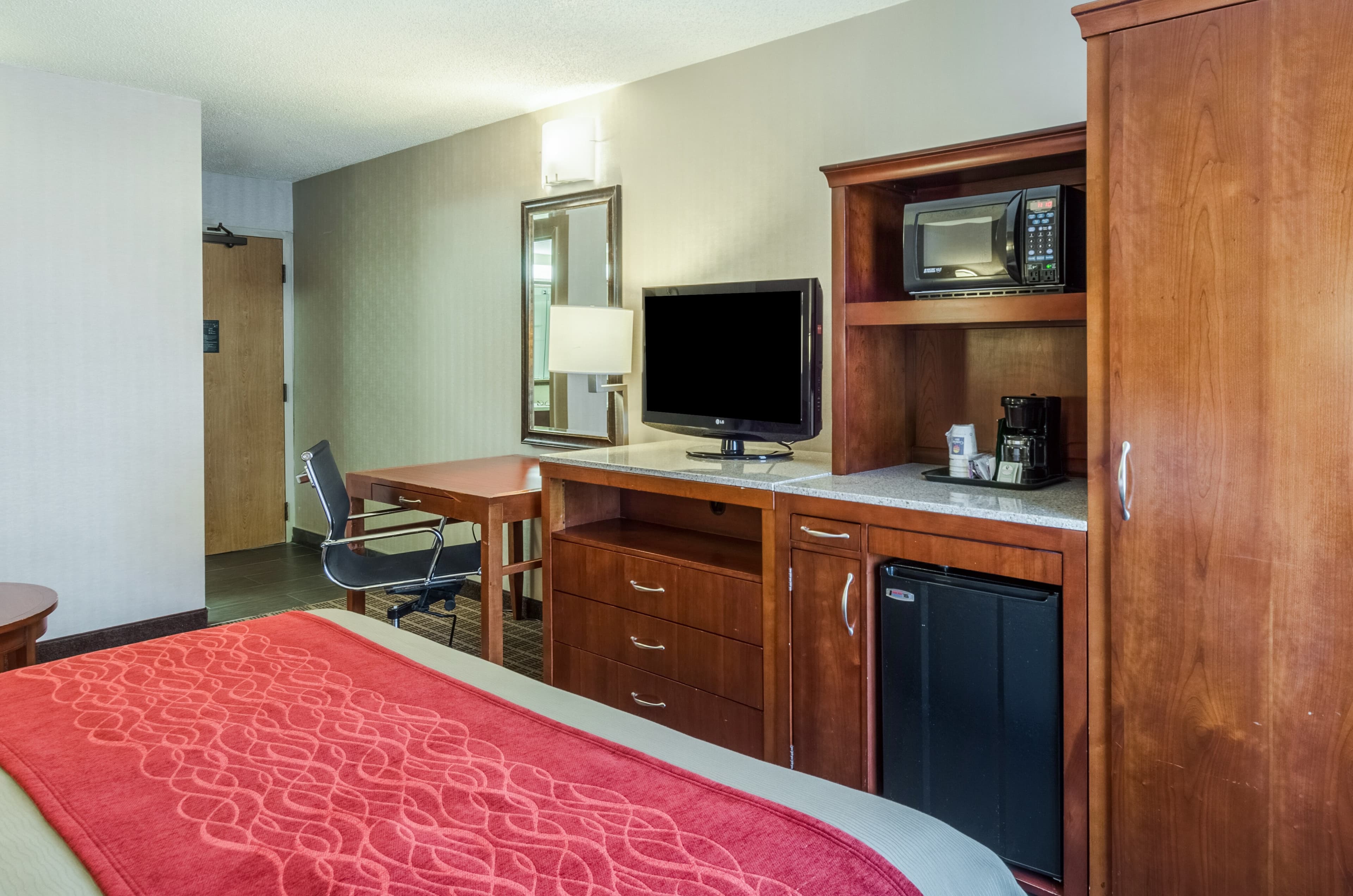 Comfort Inn & Suites West Springfield — 12