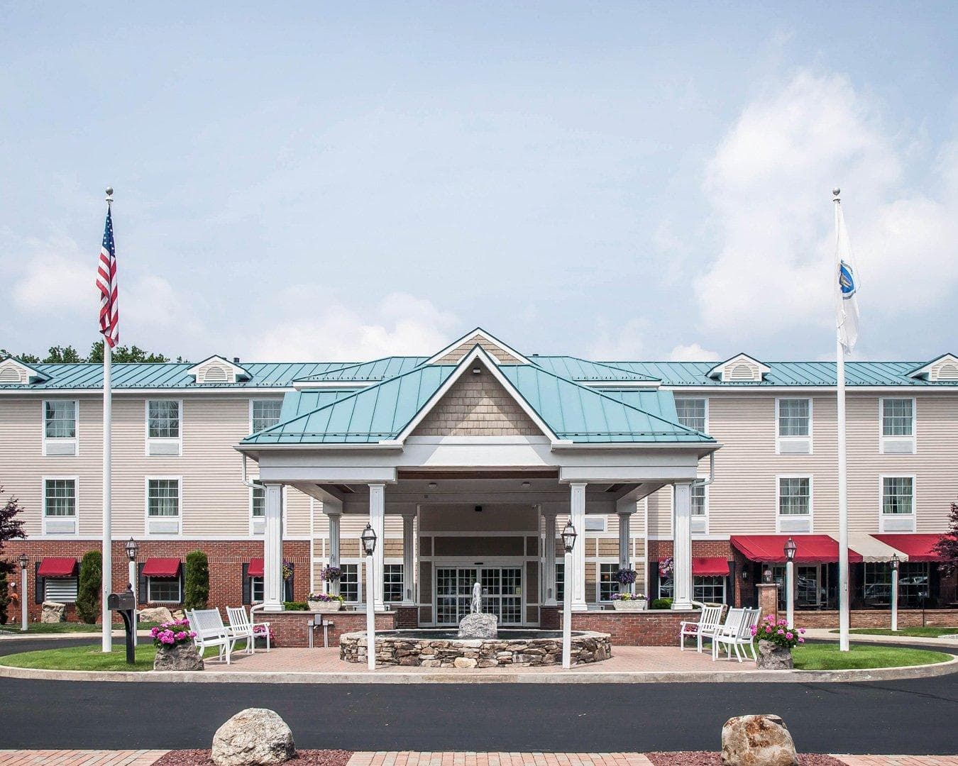 Comfort Inn & Suites Sturbridge-Brimfield - Image 1