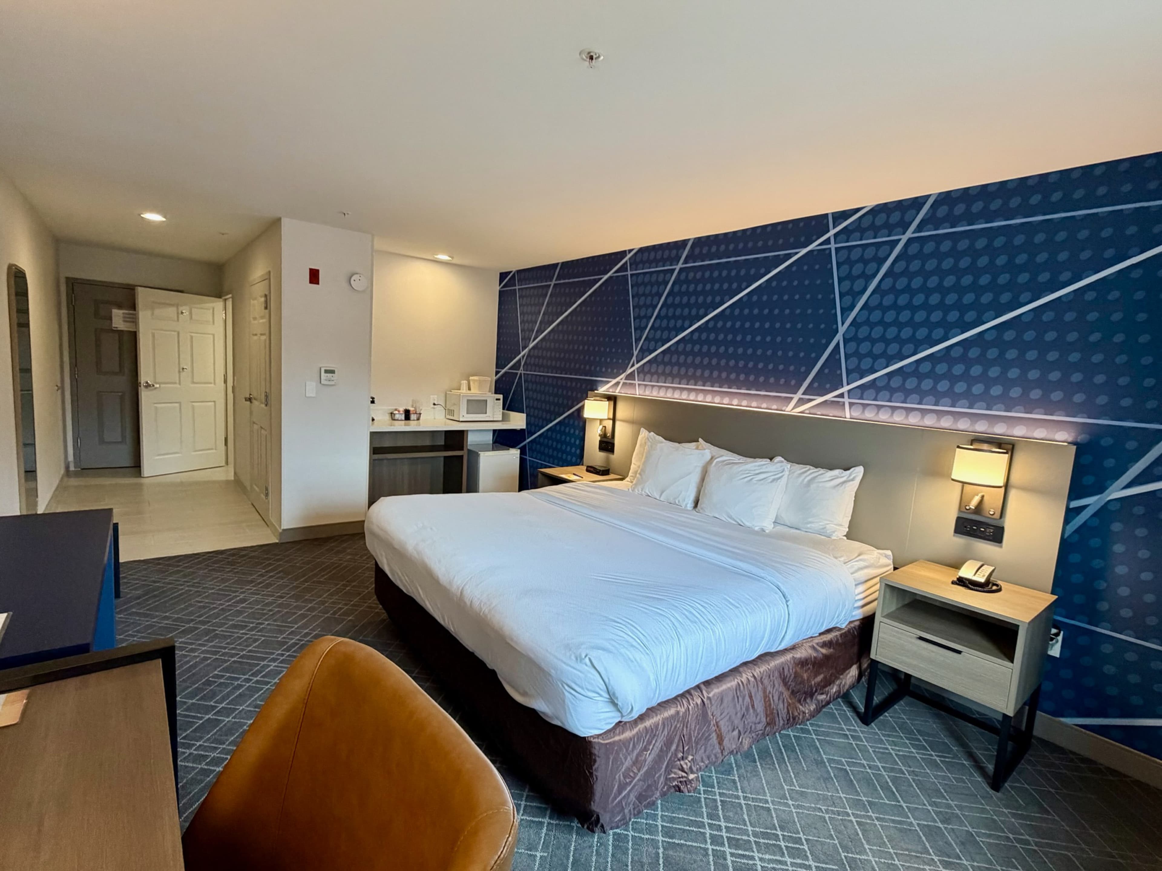 Comfort Inn & Suites Sturbridge-Brimfield - Image 2