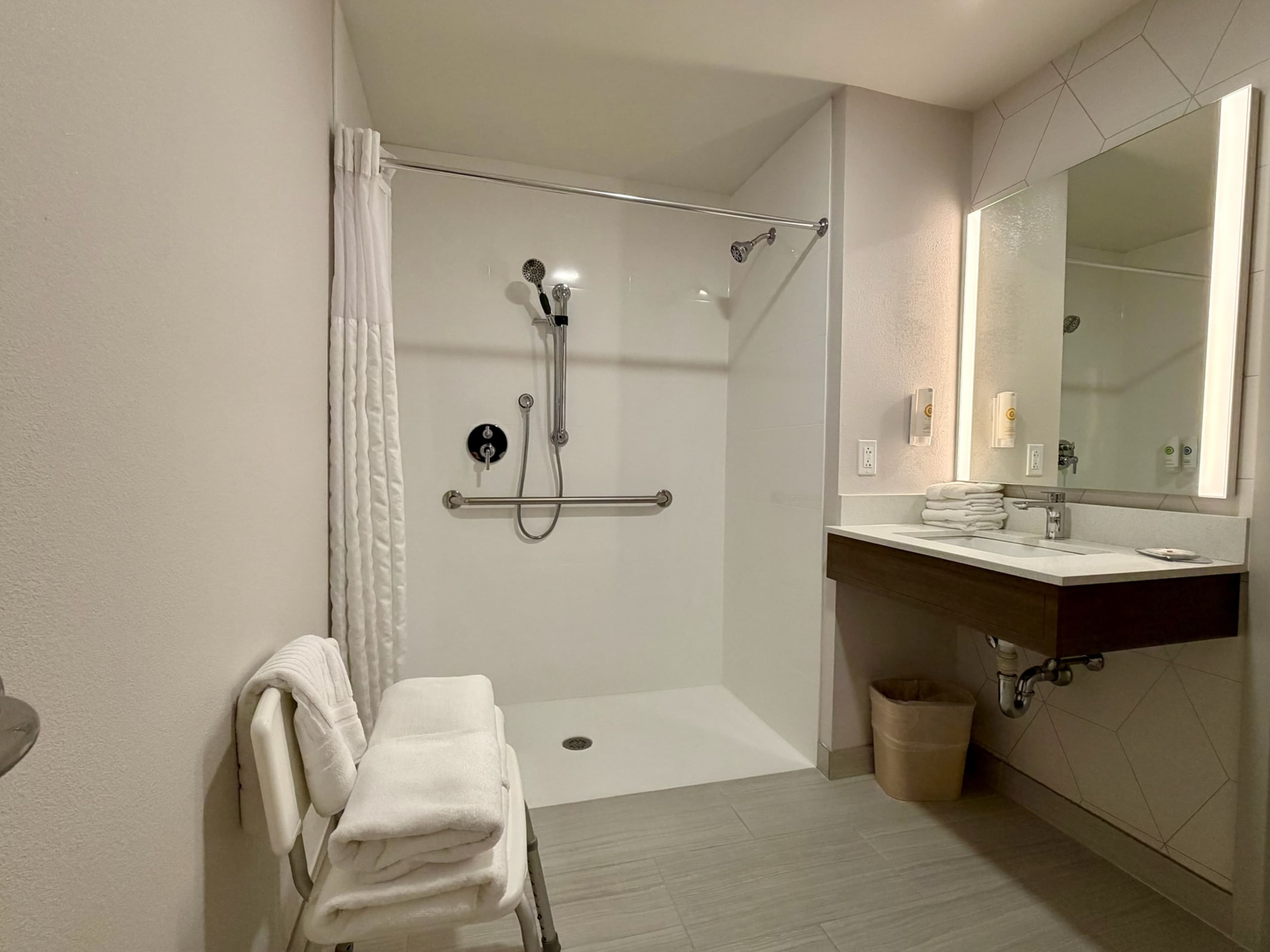 Comfort Inn & Suites Sturbridge-Brimfield - Image 5