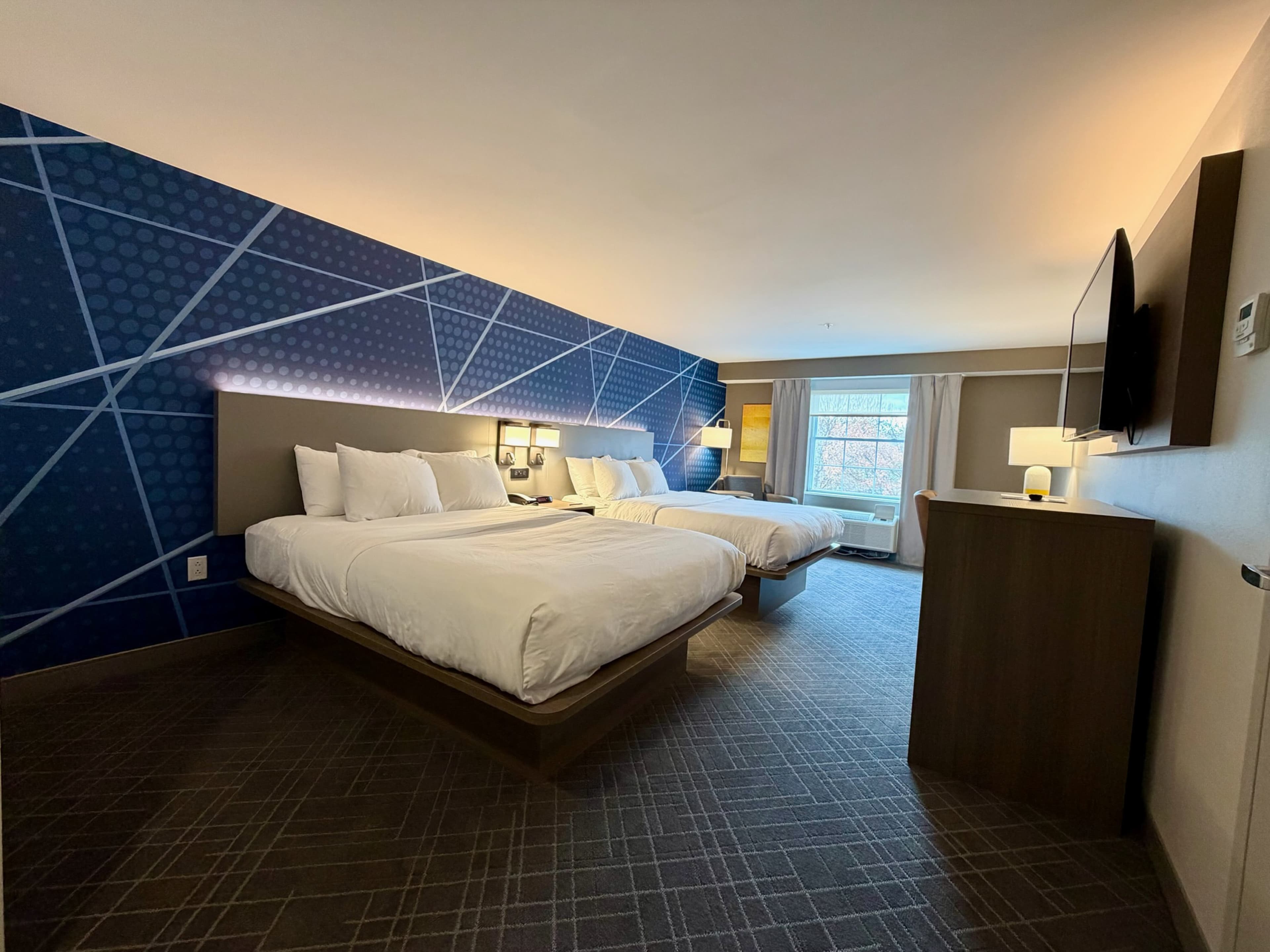 Comfort Inn & Suites Sturbridge-Brimfield — 8