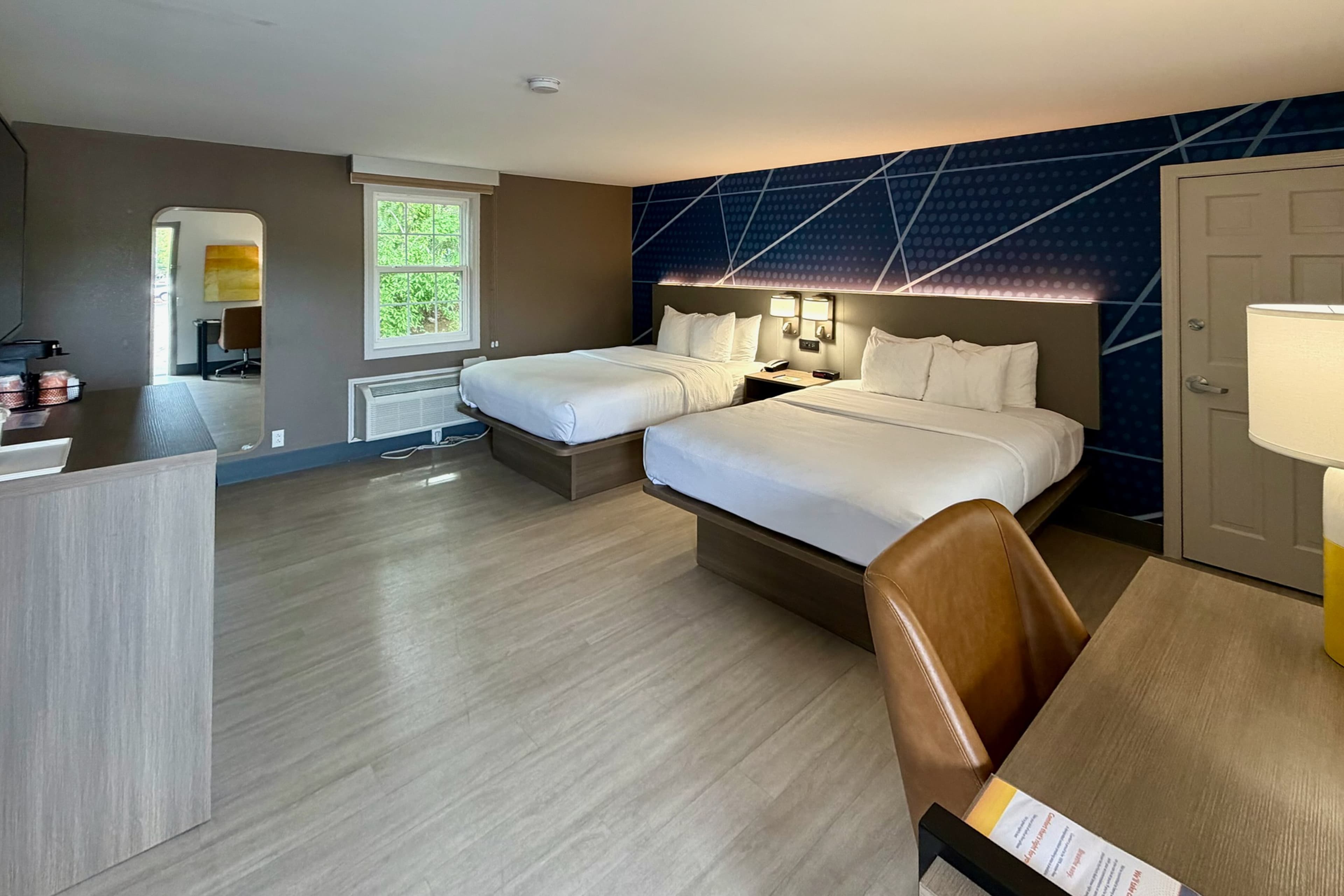 Comfort Inn & Suites Sturbridge-Brimfield — 34