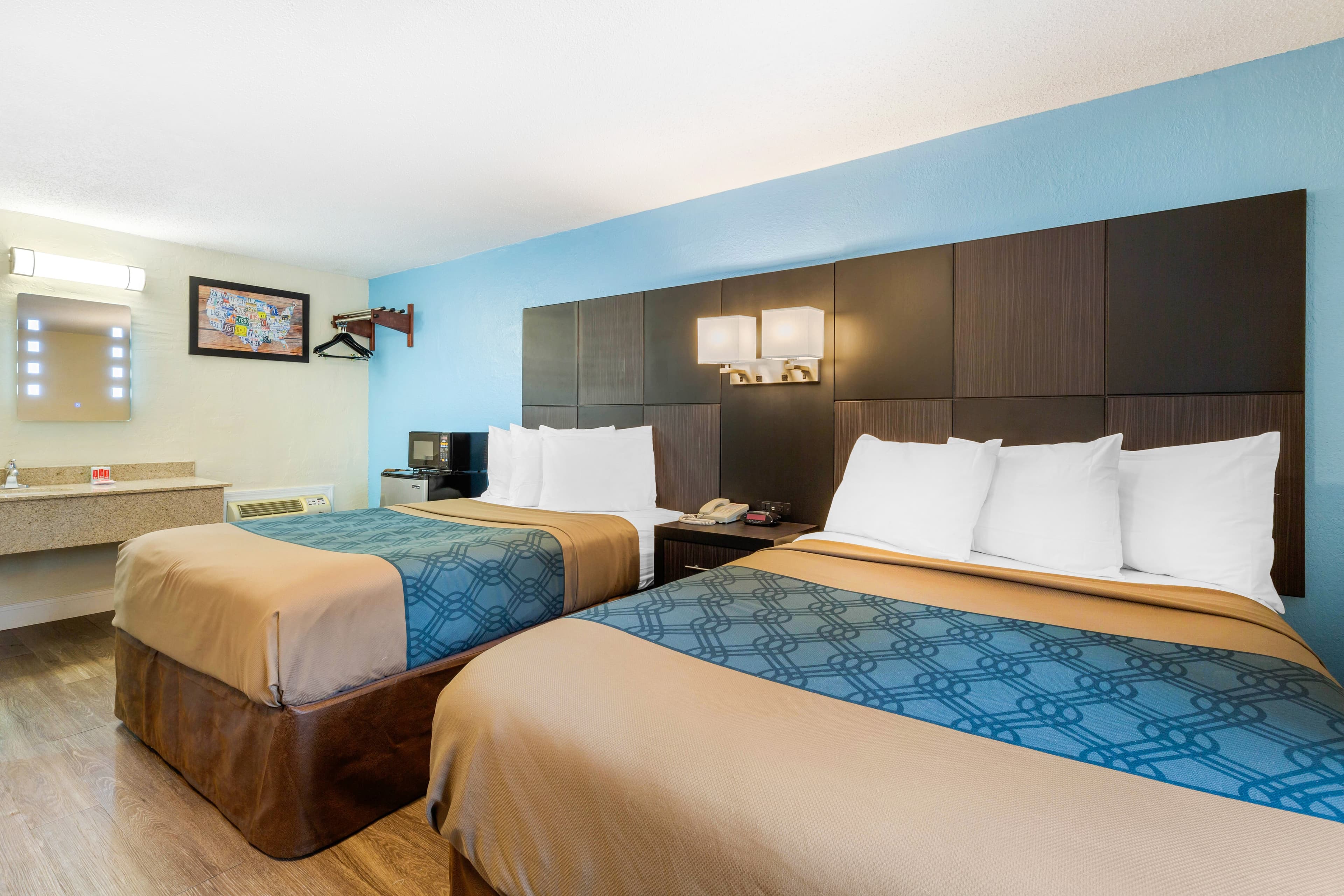 Econo Lodge West Yarmouth on Cape Cod - Image 2