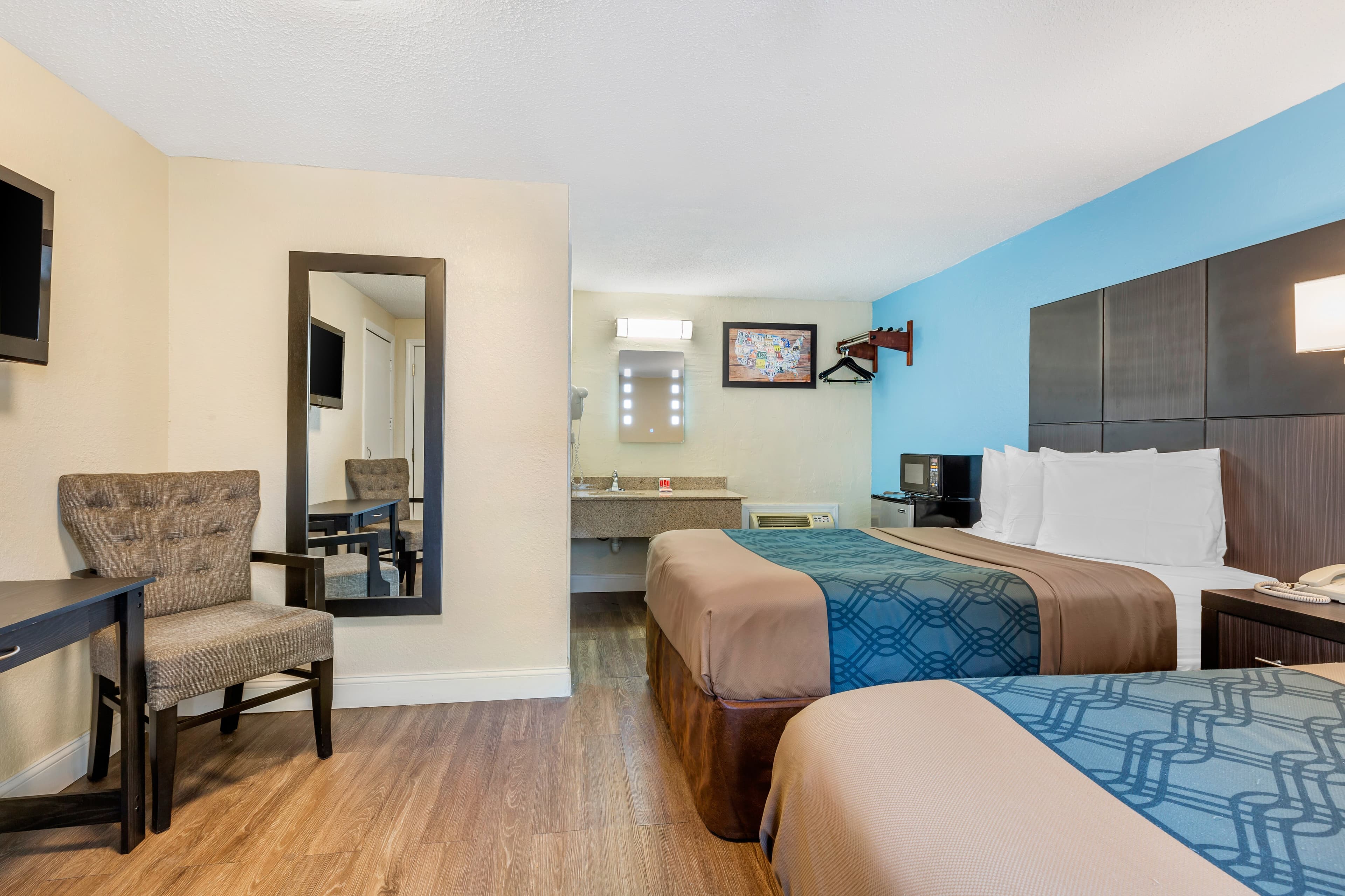 Econo Lodge West Yarmouth on Cape Cod - Image 3
