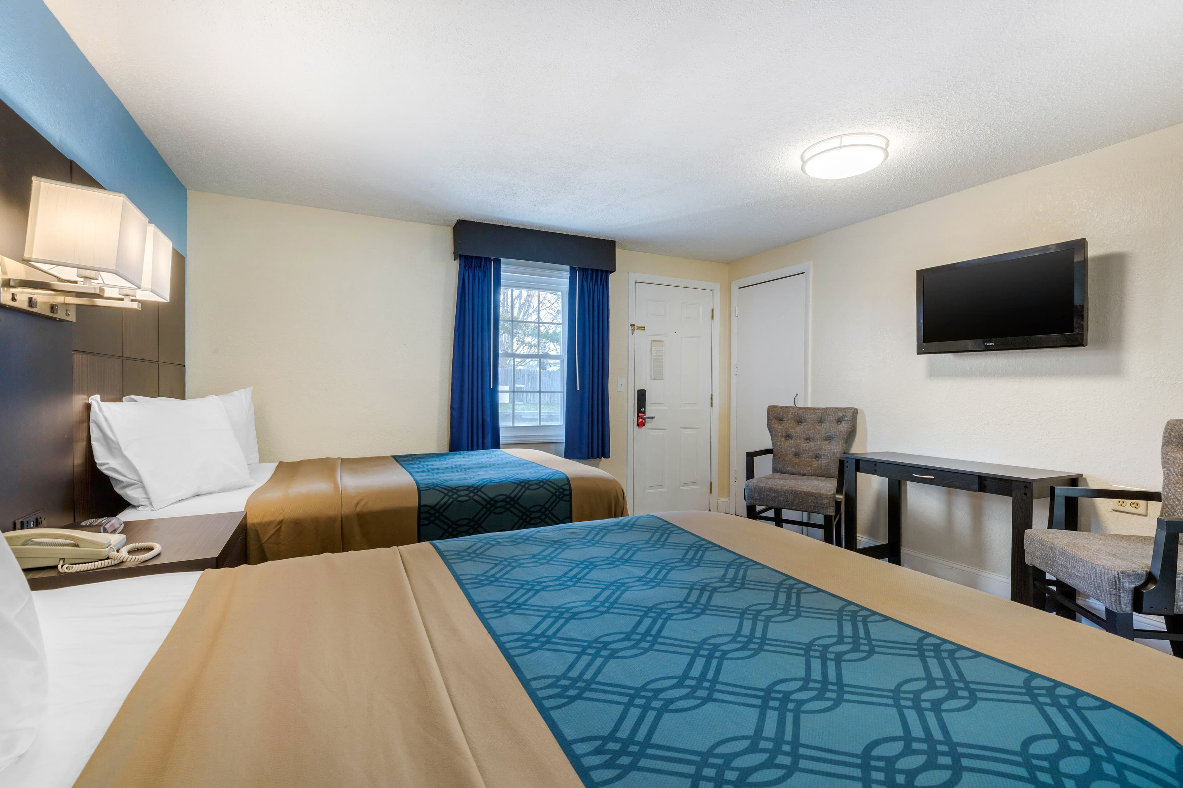 Econo Lodge West Yarmouth on Cape Cod - Image 4