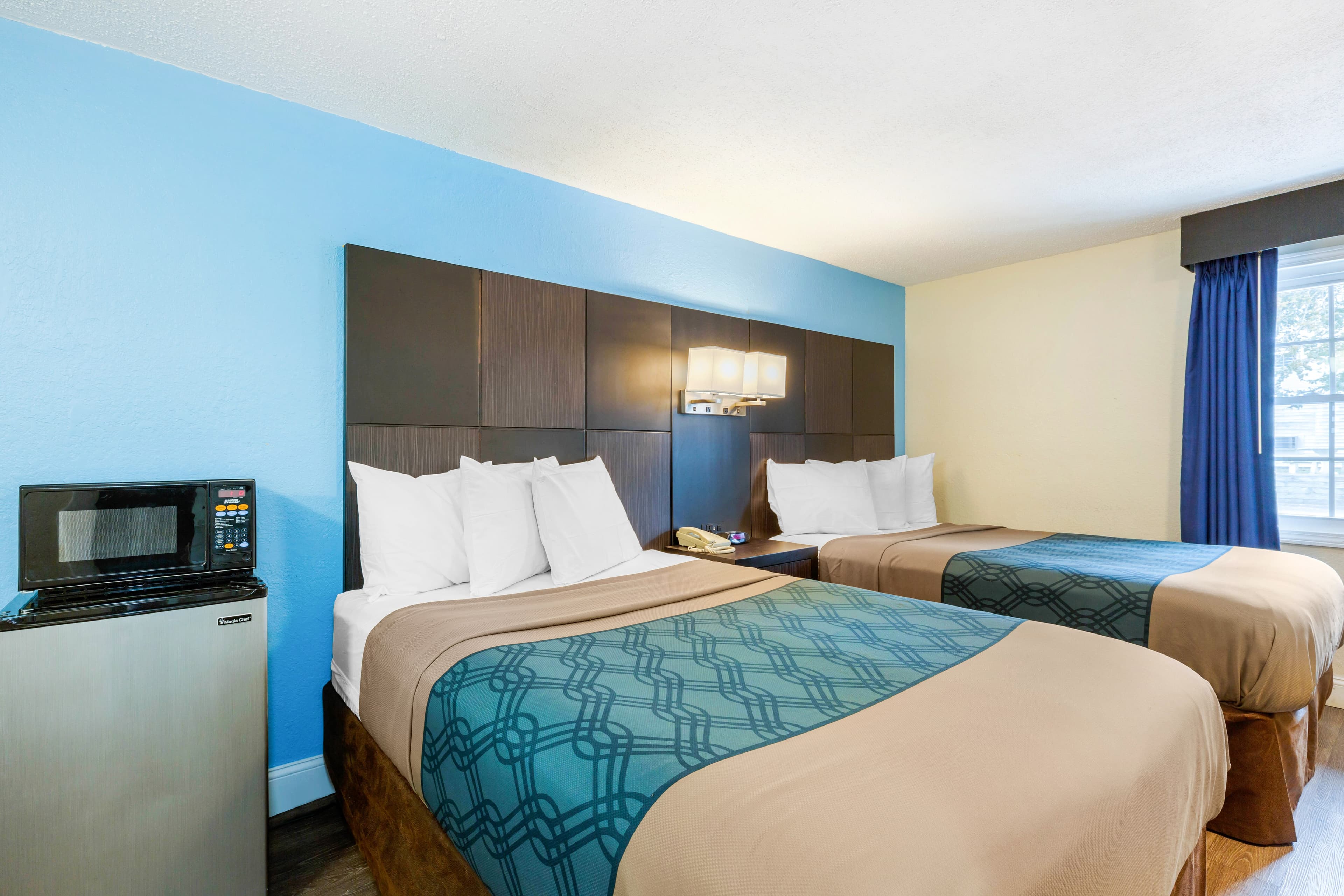 Econo Lodge West Yarmouth on Cape Cod - Image 5