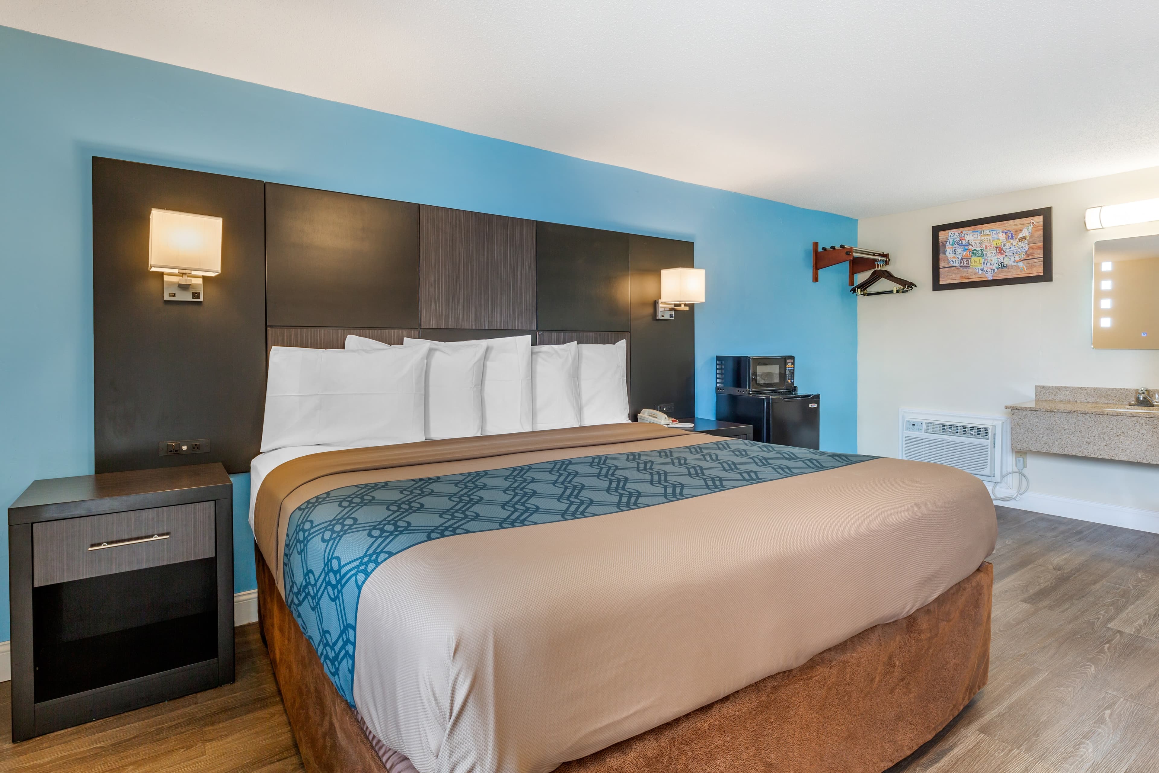 Econo Lodge West Yarmouth on Cape Cod — 8