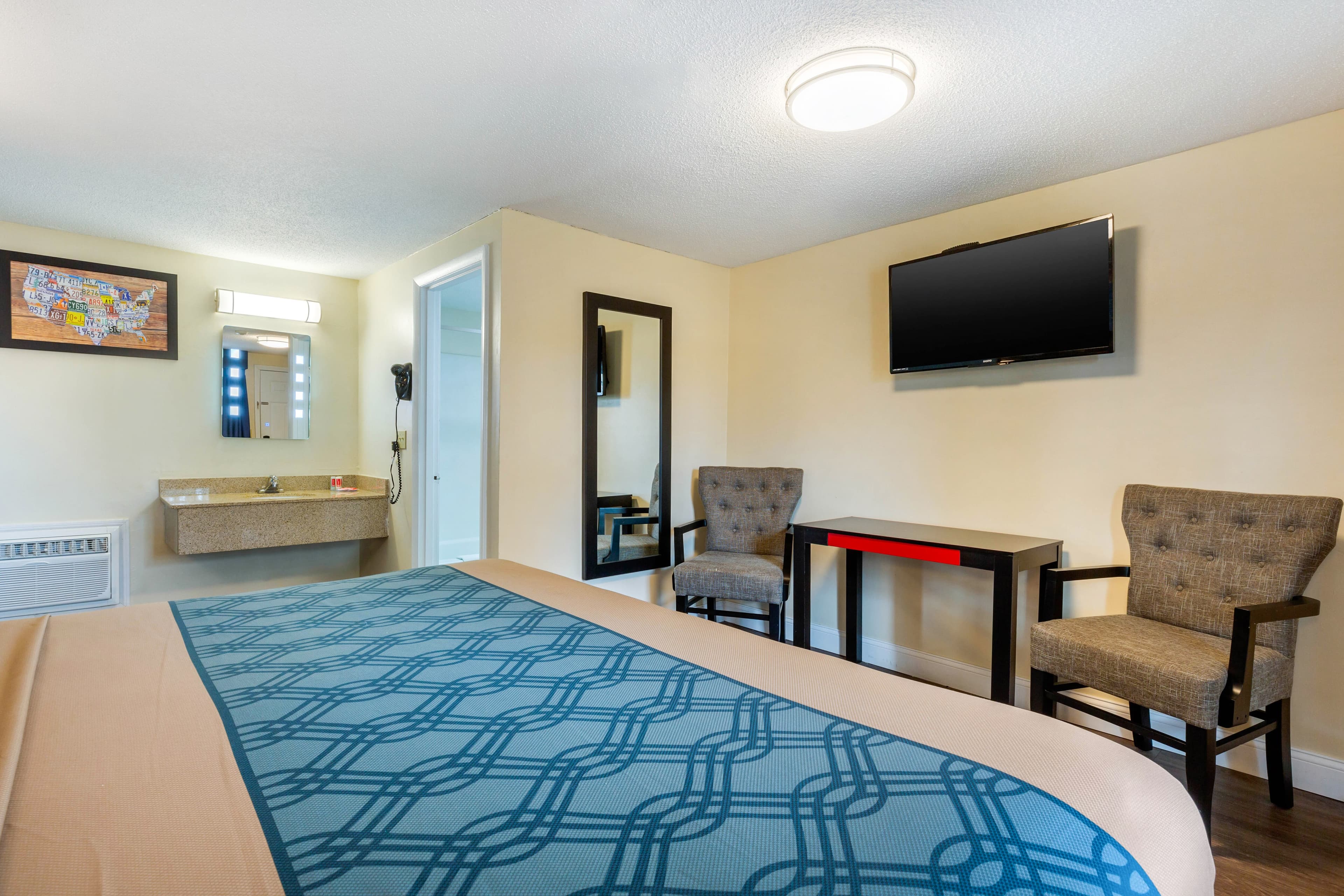 Econo Lodge West Yarmouth on Cape Cod — 9