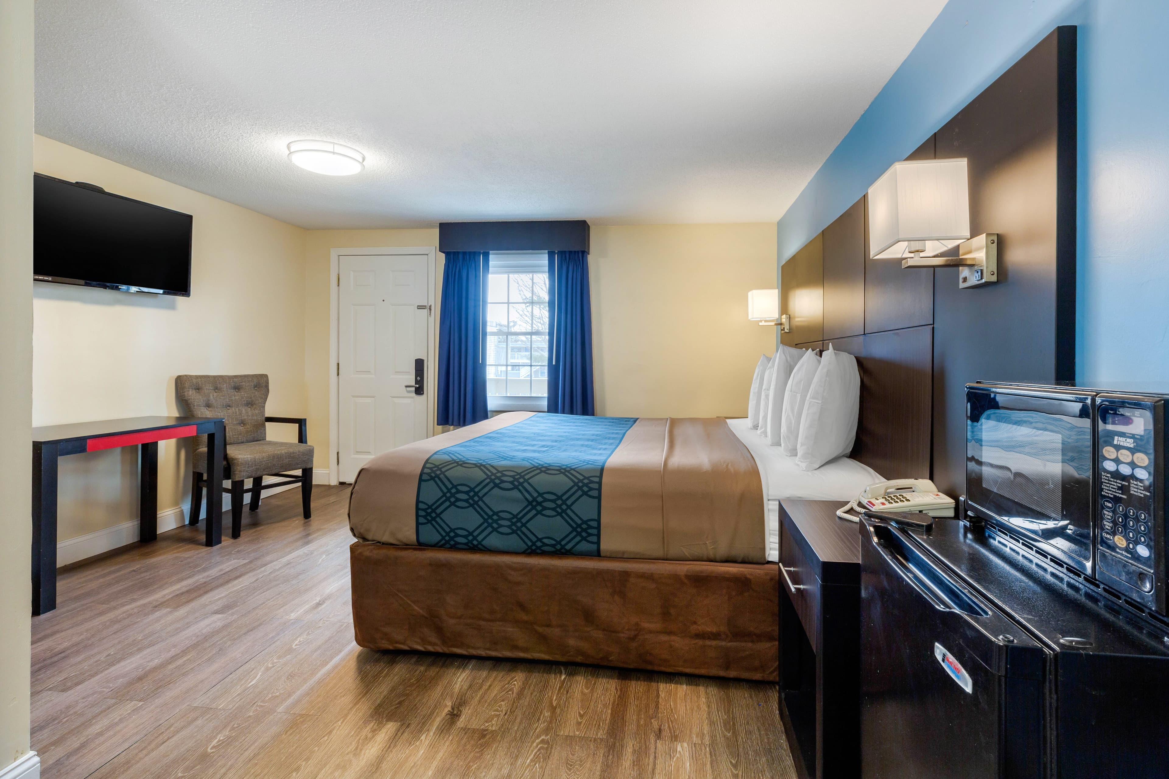 Econo Lodge West Yarmouth on Cape Cod — 10