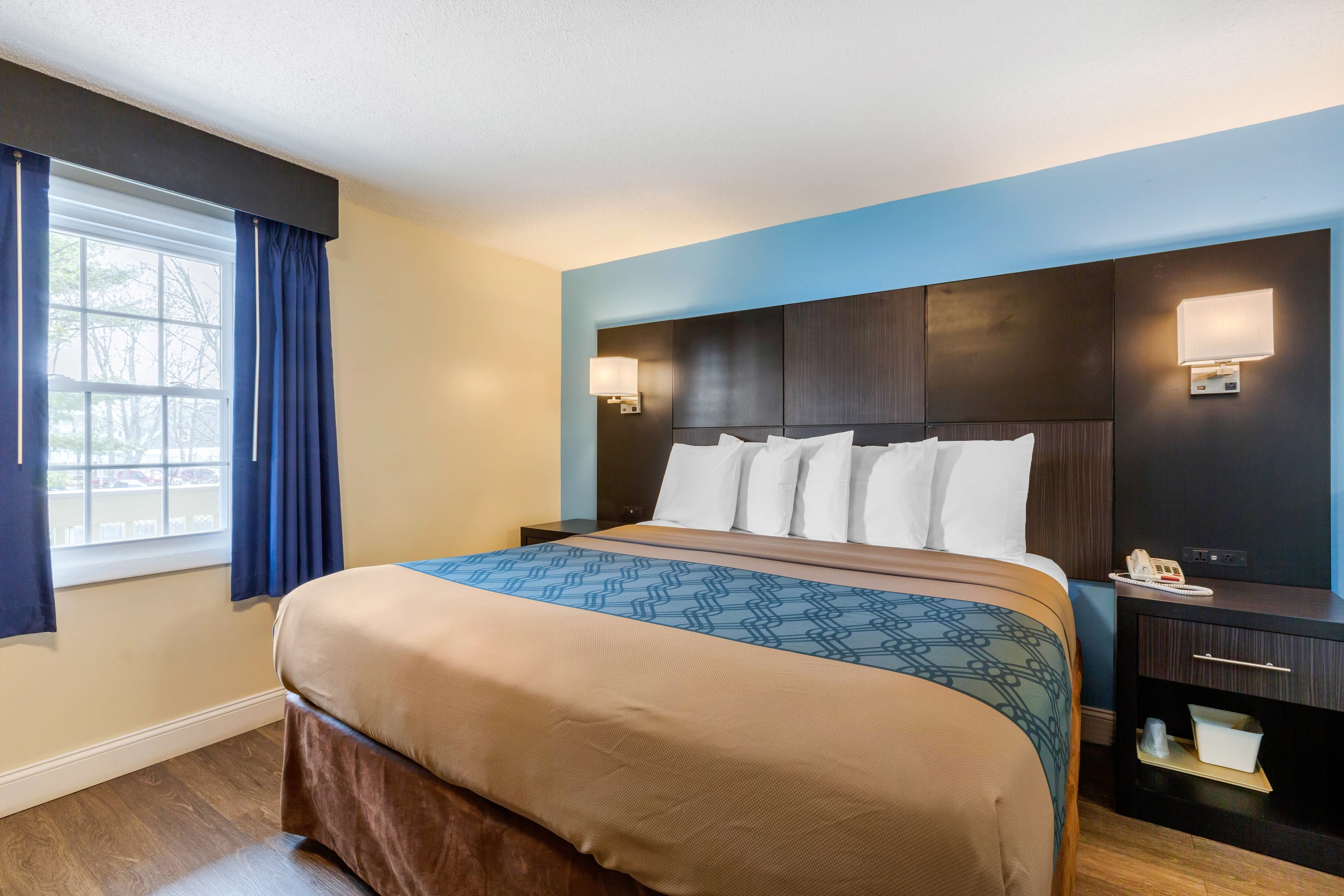 Econo Lodge West Yarmouth on Cape Cod - Image 1