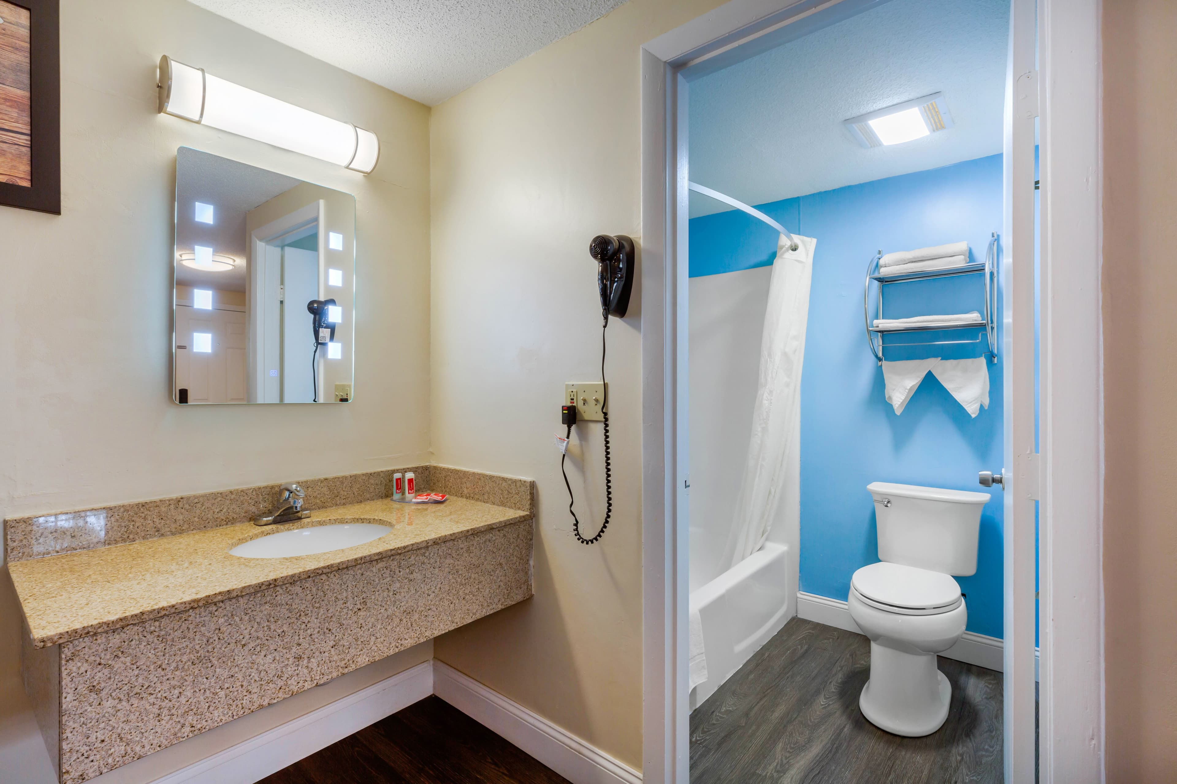 Econo Lodge West Yarmouth on Cape Cod — 11