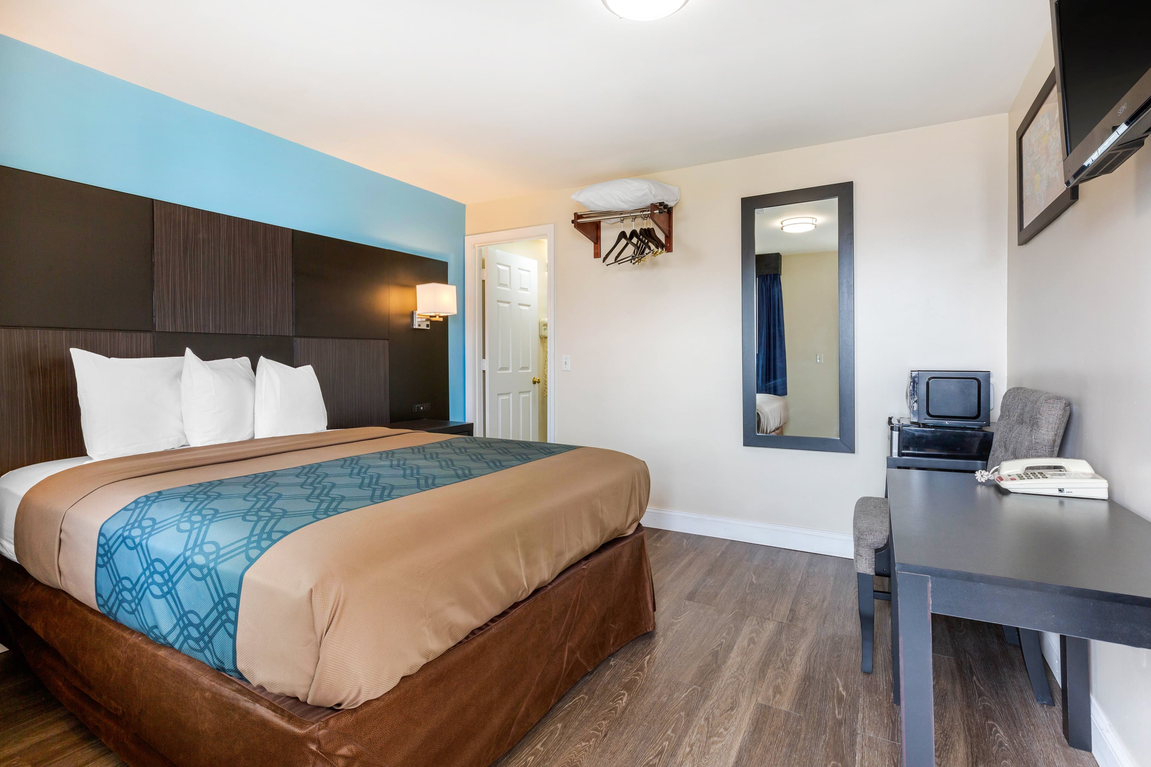 Econo Lodge West Yarmouth on Cape Cod — 12