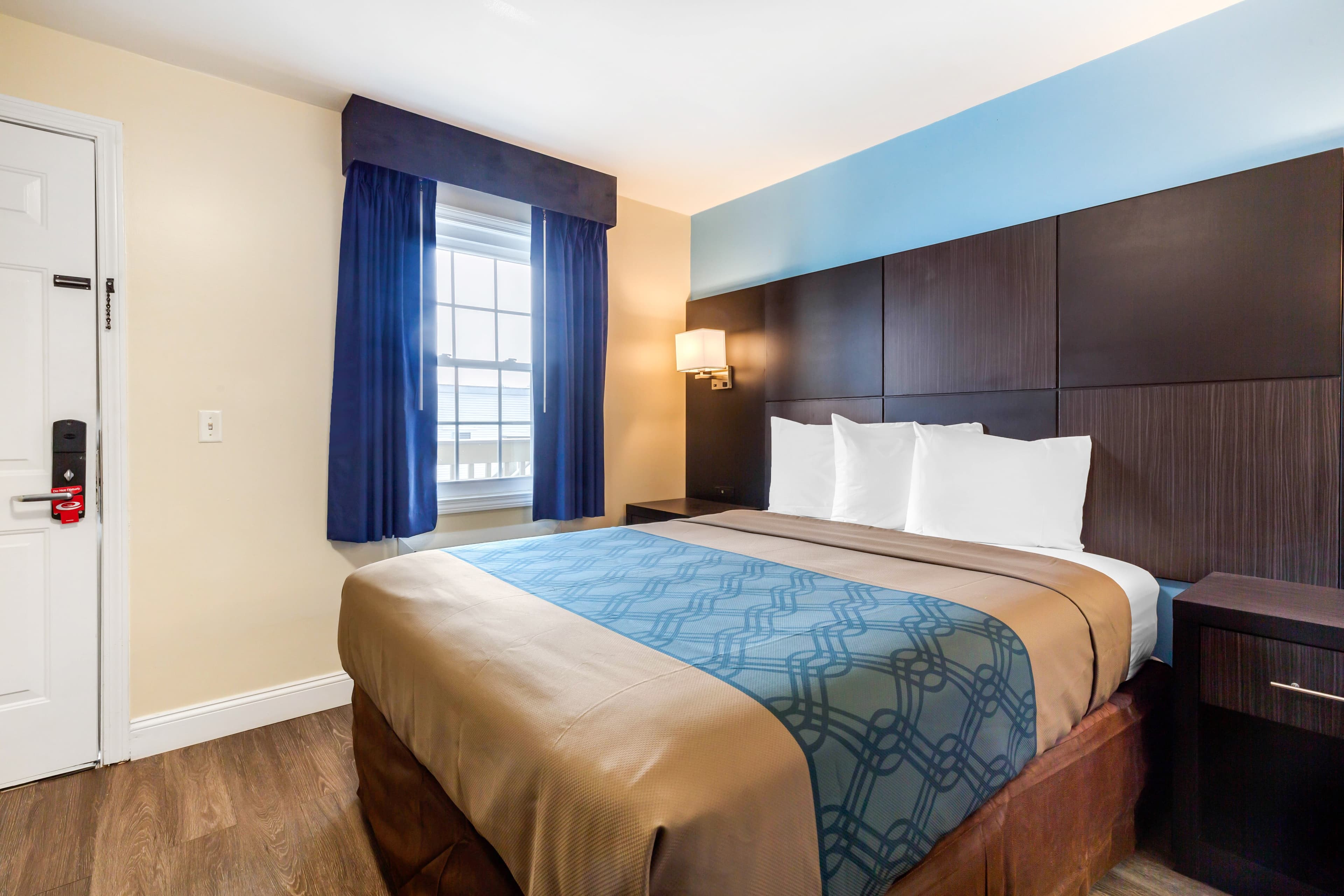 Econo Lodge West Yarmouth on Cape Cod — 14