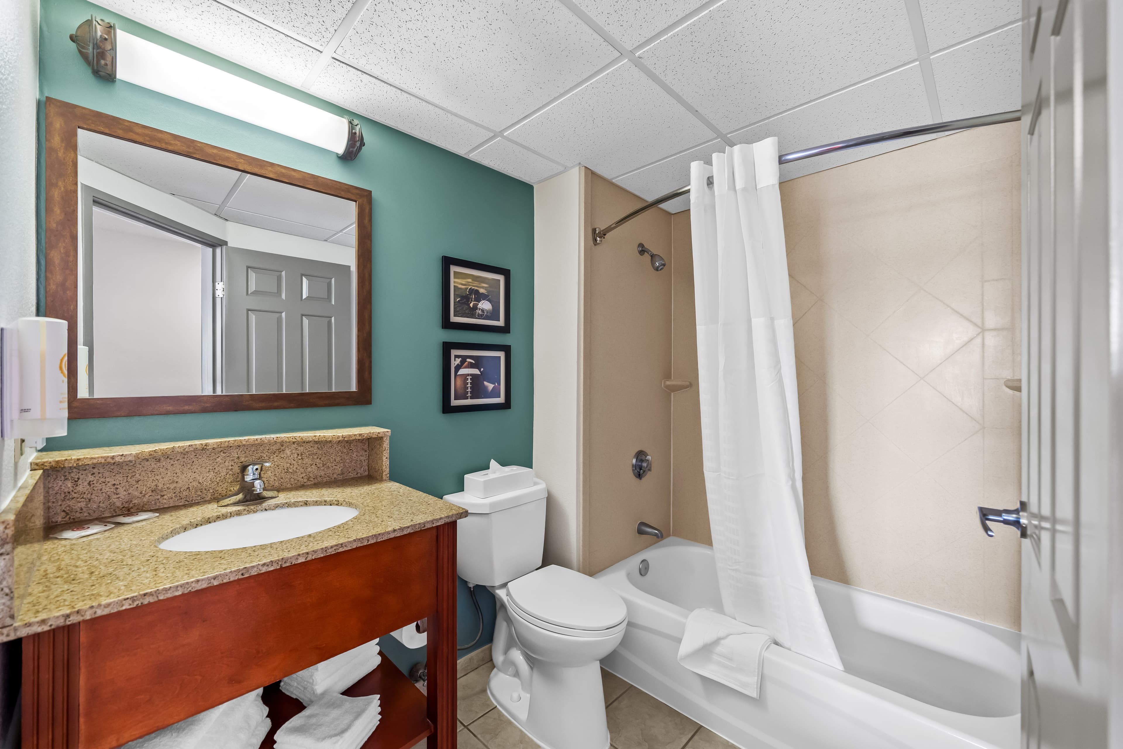 Comfort Inn Foxboro - Mansfield - Image 5