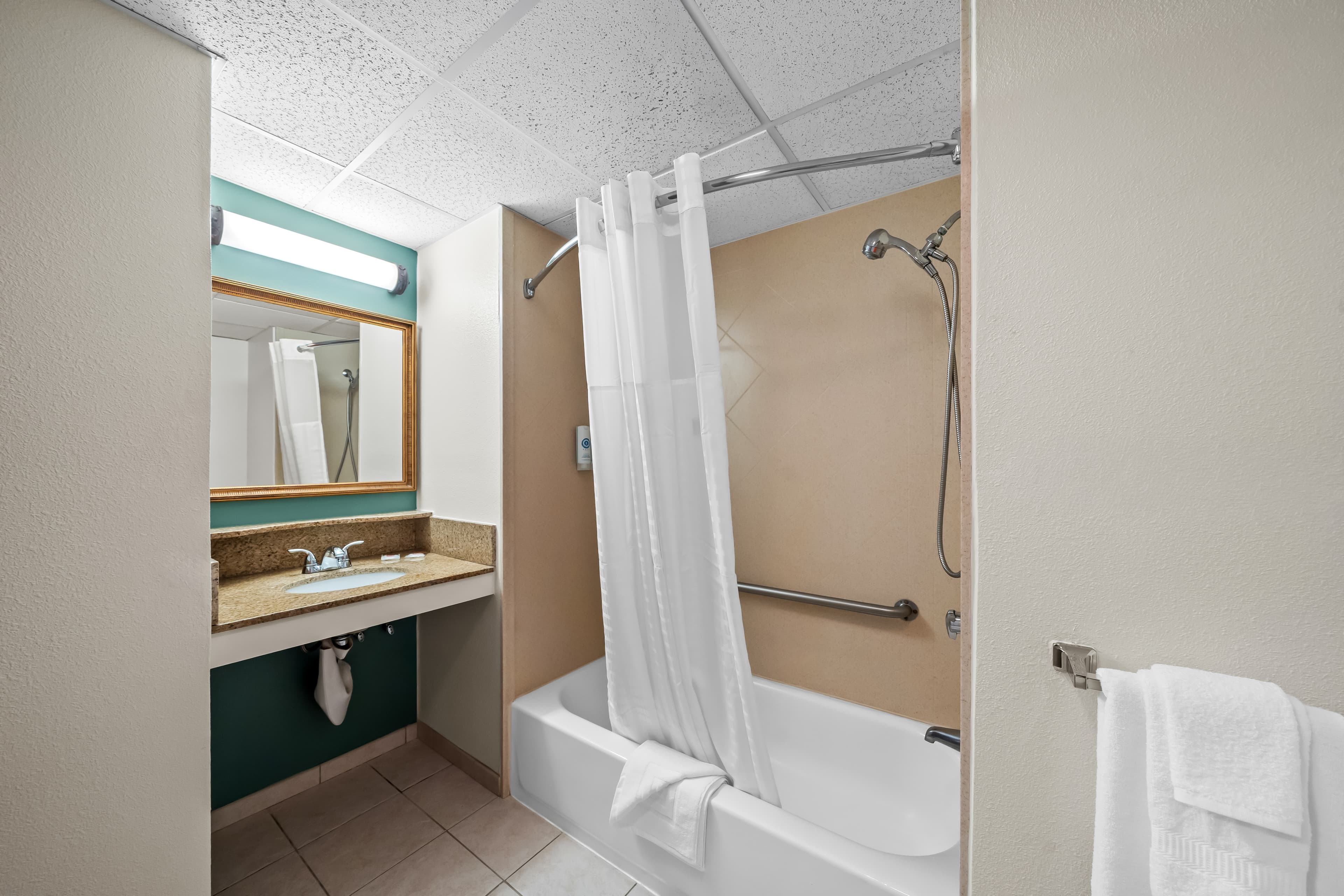 Comfort Inn Foxboro - Mansfield — 13