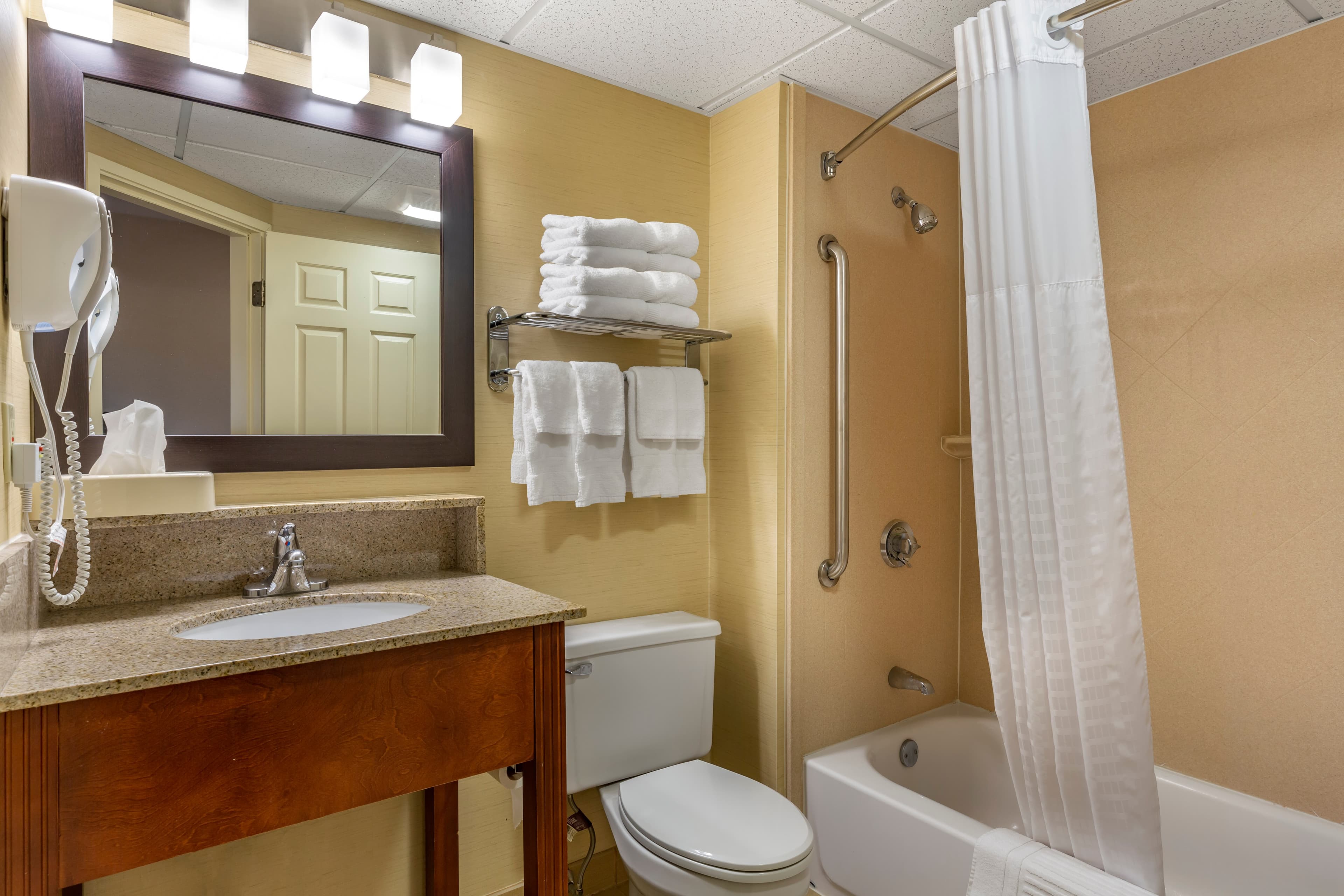 Comfort Inn Rockland - Boston - Image 5