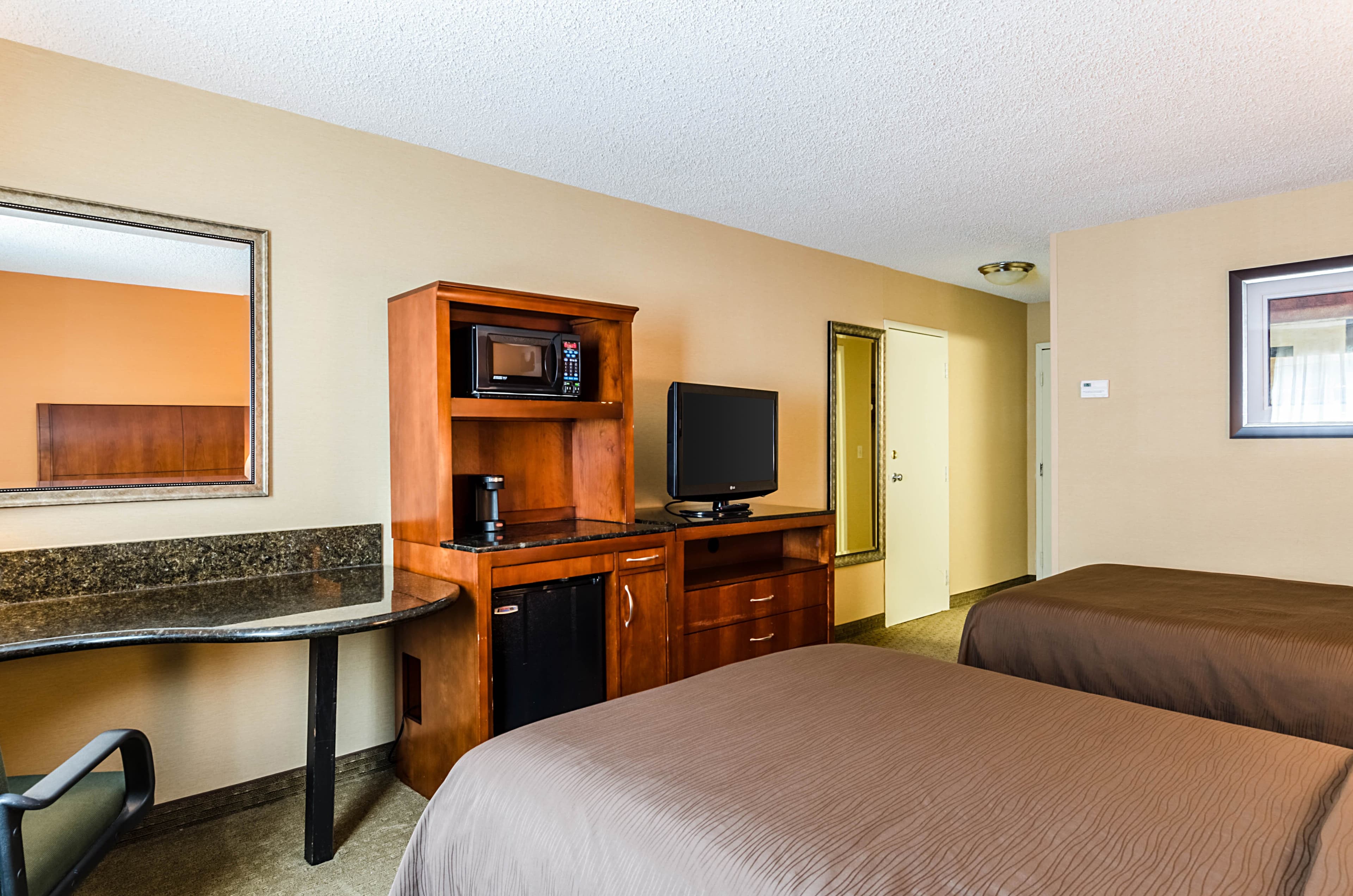 Quality Inn Chicopee-Springfield - Image 3