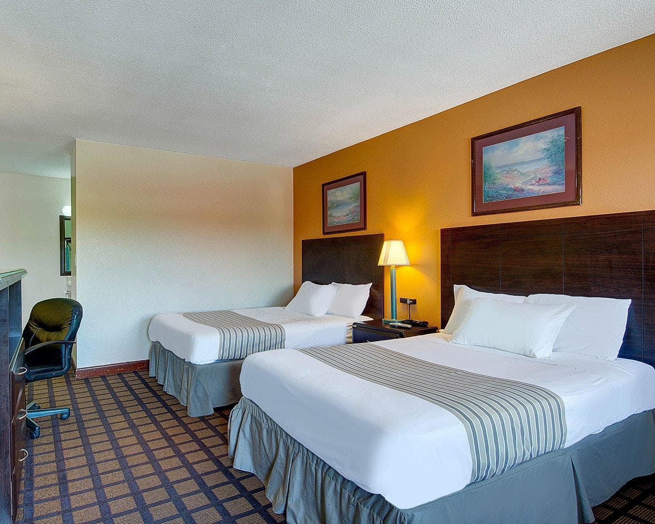Econo Lodge Sharon - Foxborough - Image 2
