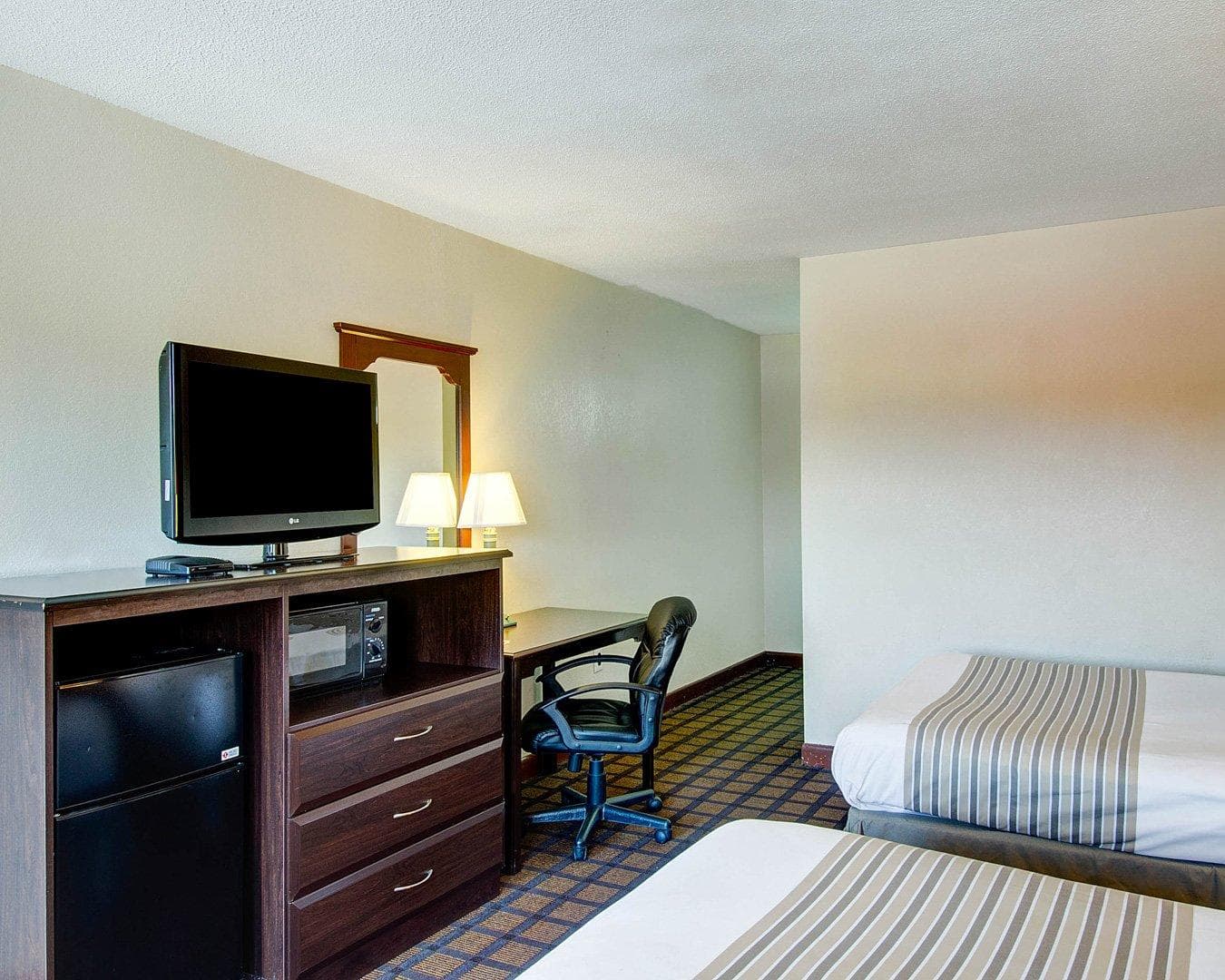 Econo Lodge Sharon - Foxborough - Image 3
