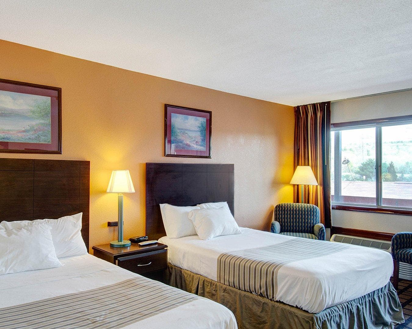 Econo Lodge Sharon - Foxborough - Image 4